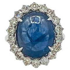 Anello Guild con zaffiro blu da 12 carati a cabochon in oro bianco 18 carati