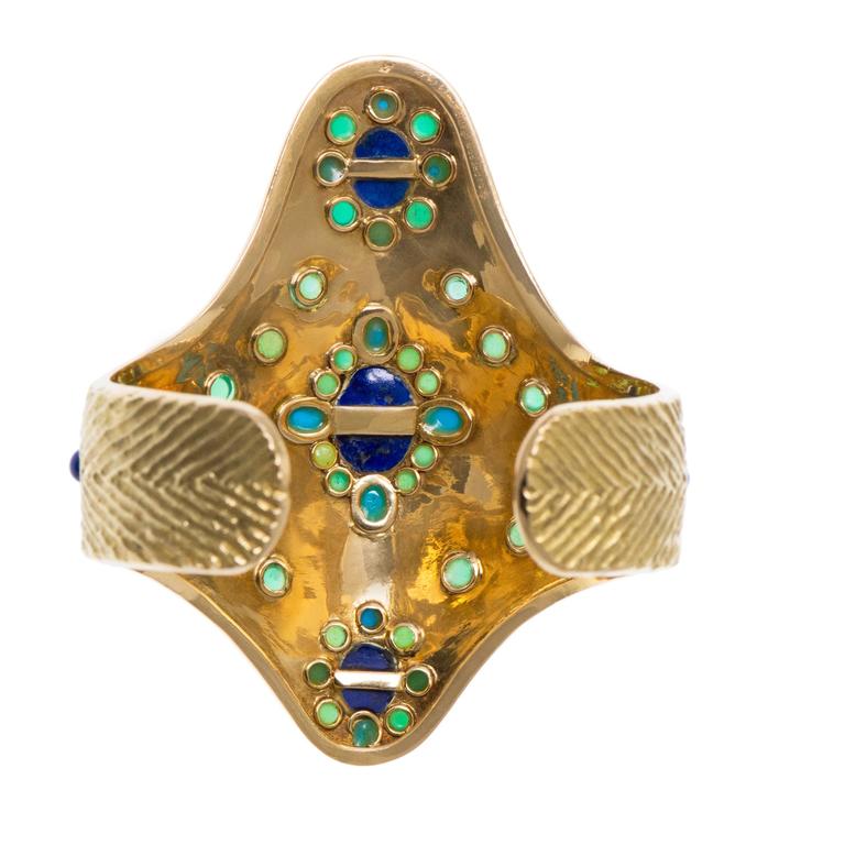 Cabochon Boucheron 1970s Lapis Lazuli Turquoise Chrysoprase Yellow Gold Cuff Bracelet