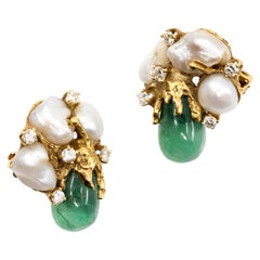 Boucles d'oreilles Arthur King en émeraude, perle, diamant et or jaune 18 carats, vers 1955