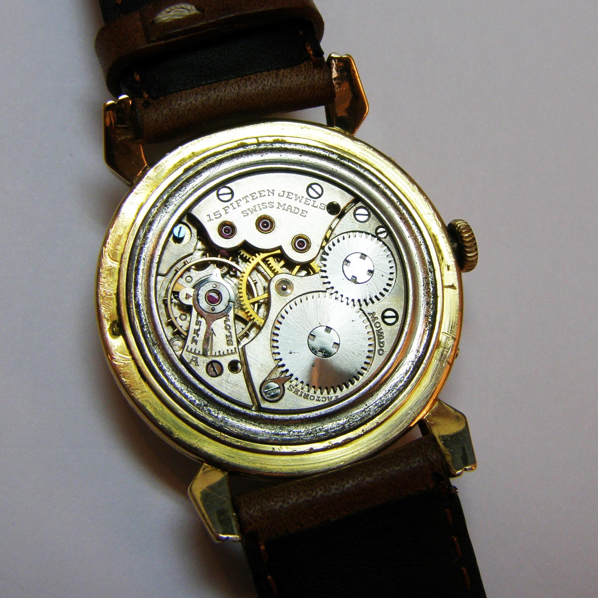 Women's or Men's Movado Triple Date Calendar Ruby Dial Mechanic Rose Yellow Gold Wristwatch
