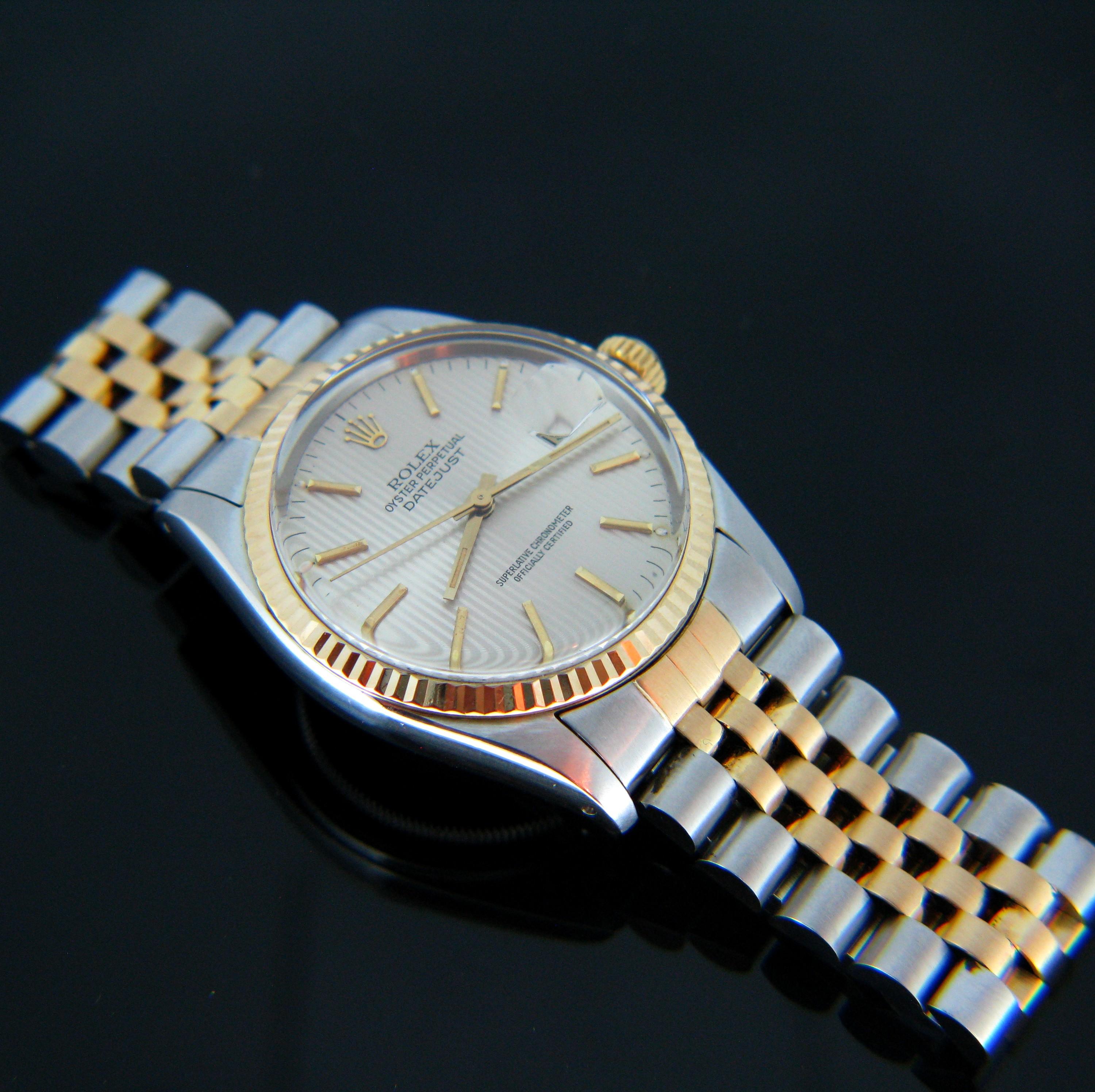 This Rolex Oyster Datejust 16000 watch is made  in 18K yellow gold and stainless steel. It is in perfect condition and works perfectly as it was fully restored. It comes with its Rolex box.

Total Weight:	98.3 g

Metal:		18K yellow gold & stainless