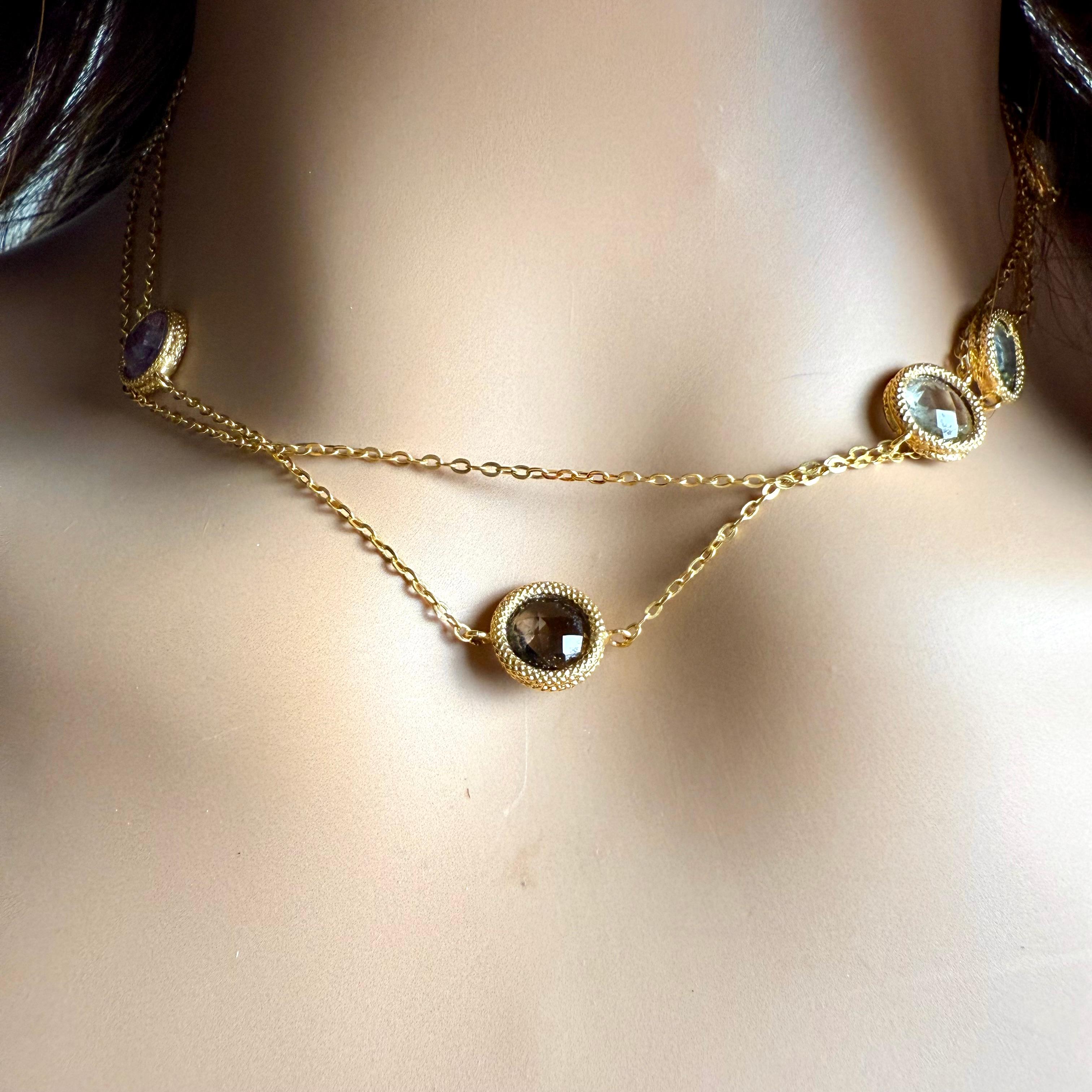 Contemporaneo Collana a stazione con pietre preziose in oro 14K di Milor, lunga 33 pollici in vendita