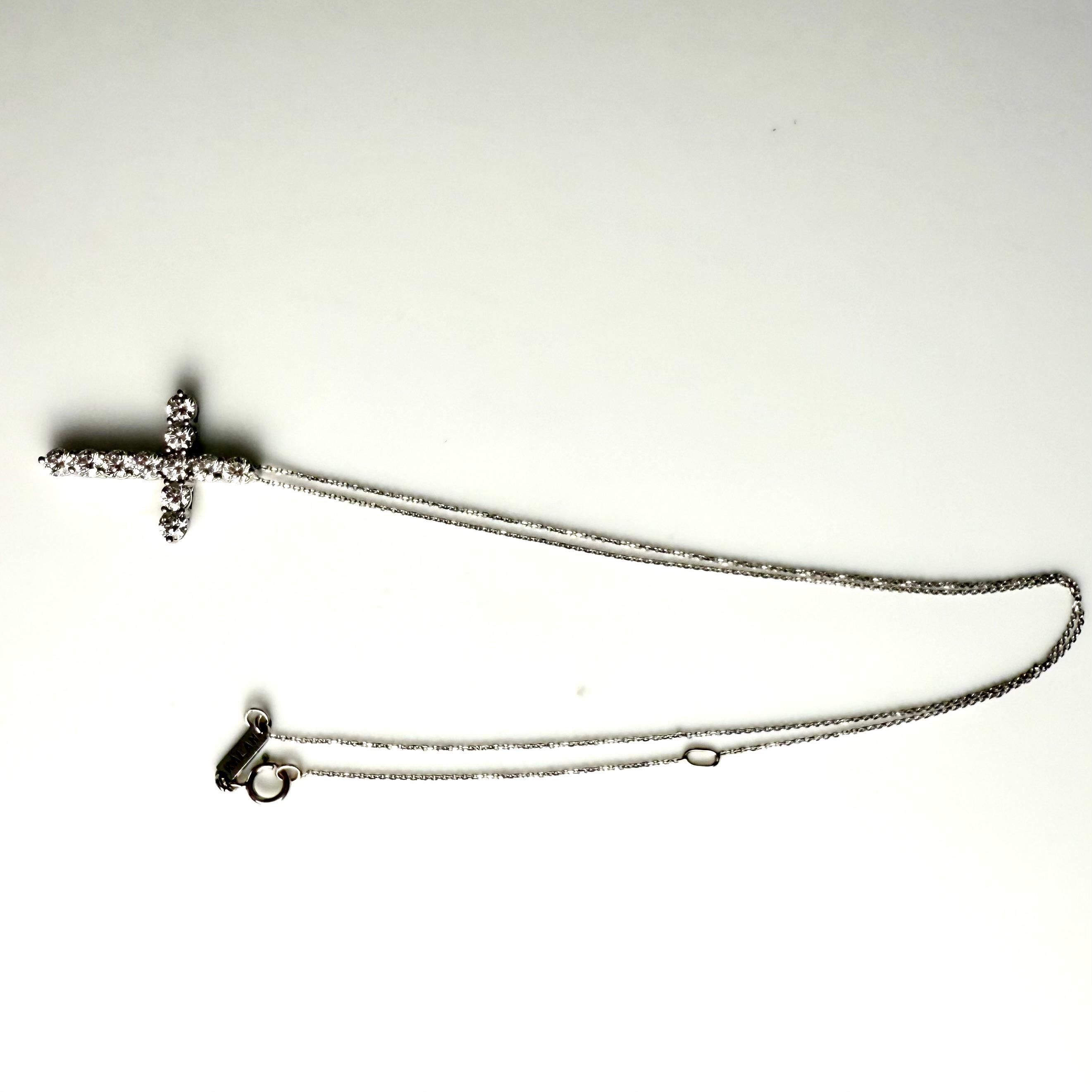 Collier Croix en or blanc 18k avec pendentif diamant de 1,32 carat Chaîne de 18 pouces Bon état - En vente à New York, NY