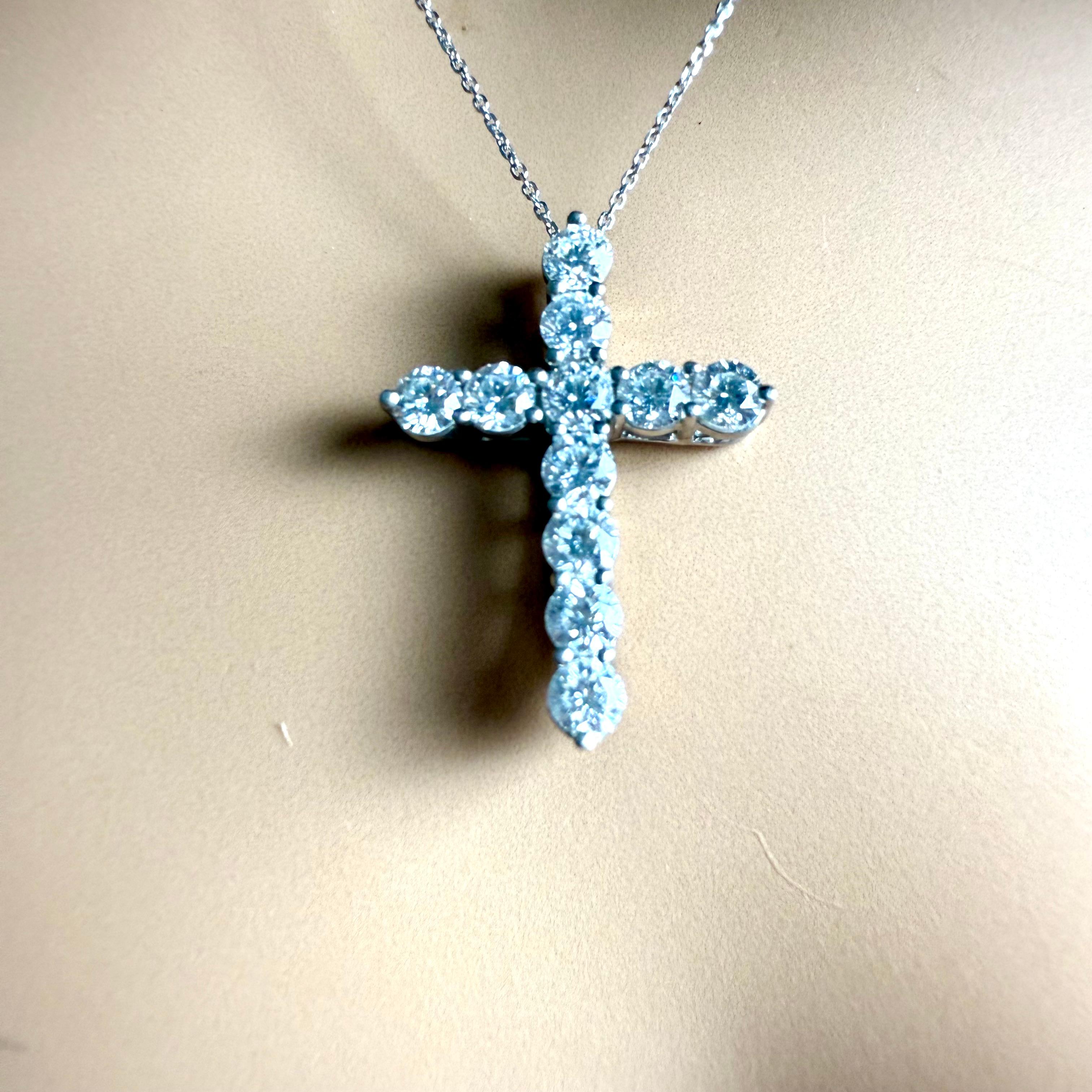 Moderne Collier Croix en or blanc 18k avec pendentif diamant de 1,32 carat Chaîne de 18 pouces en vente