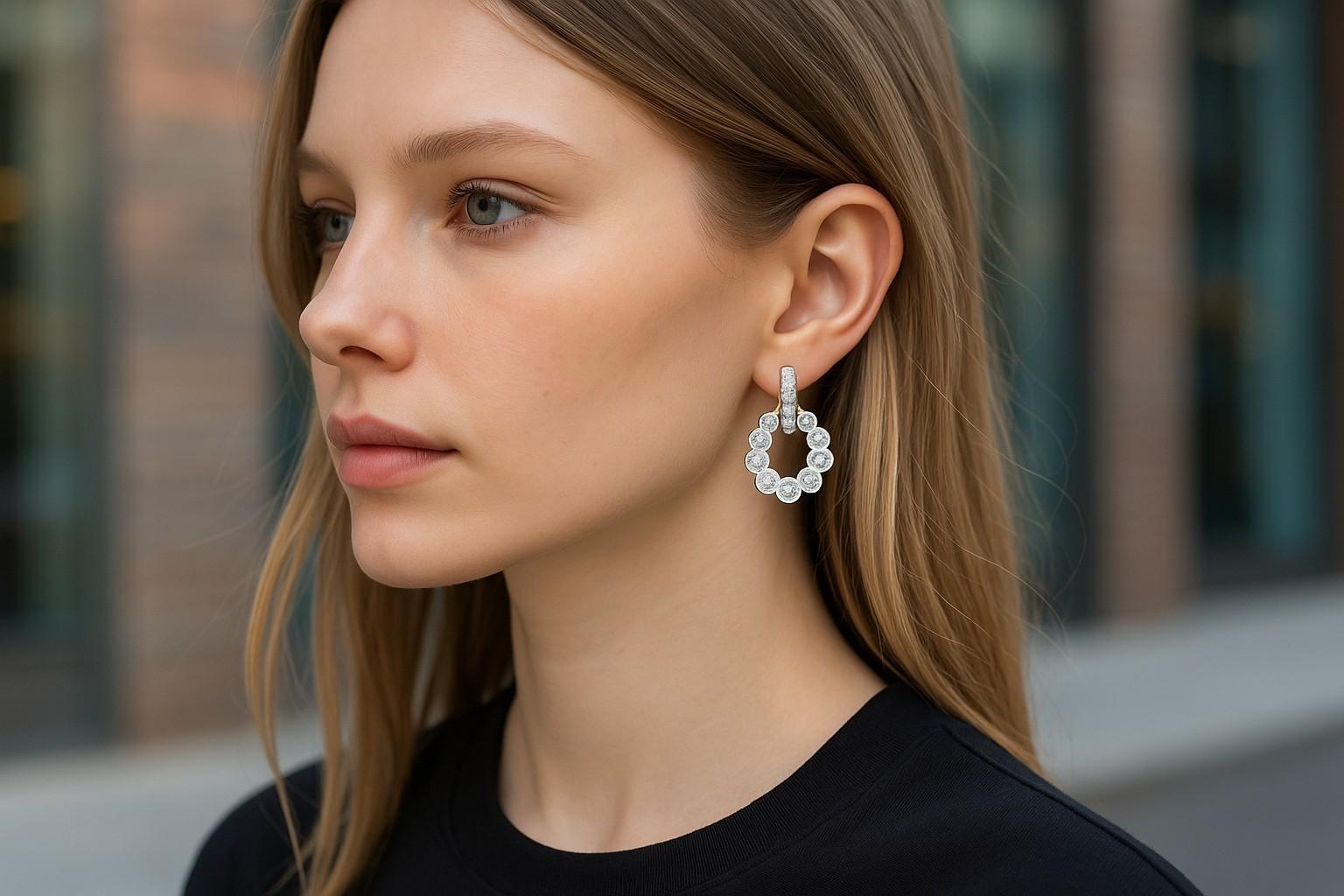 Orecchini a goccia con diamante fine da 1,60 carati in oro bianco 14K Door Knocker In condizioni Nuovo in vendita a New York, NY