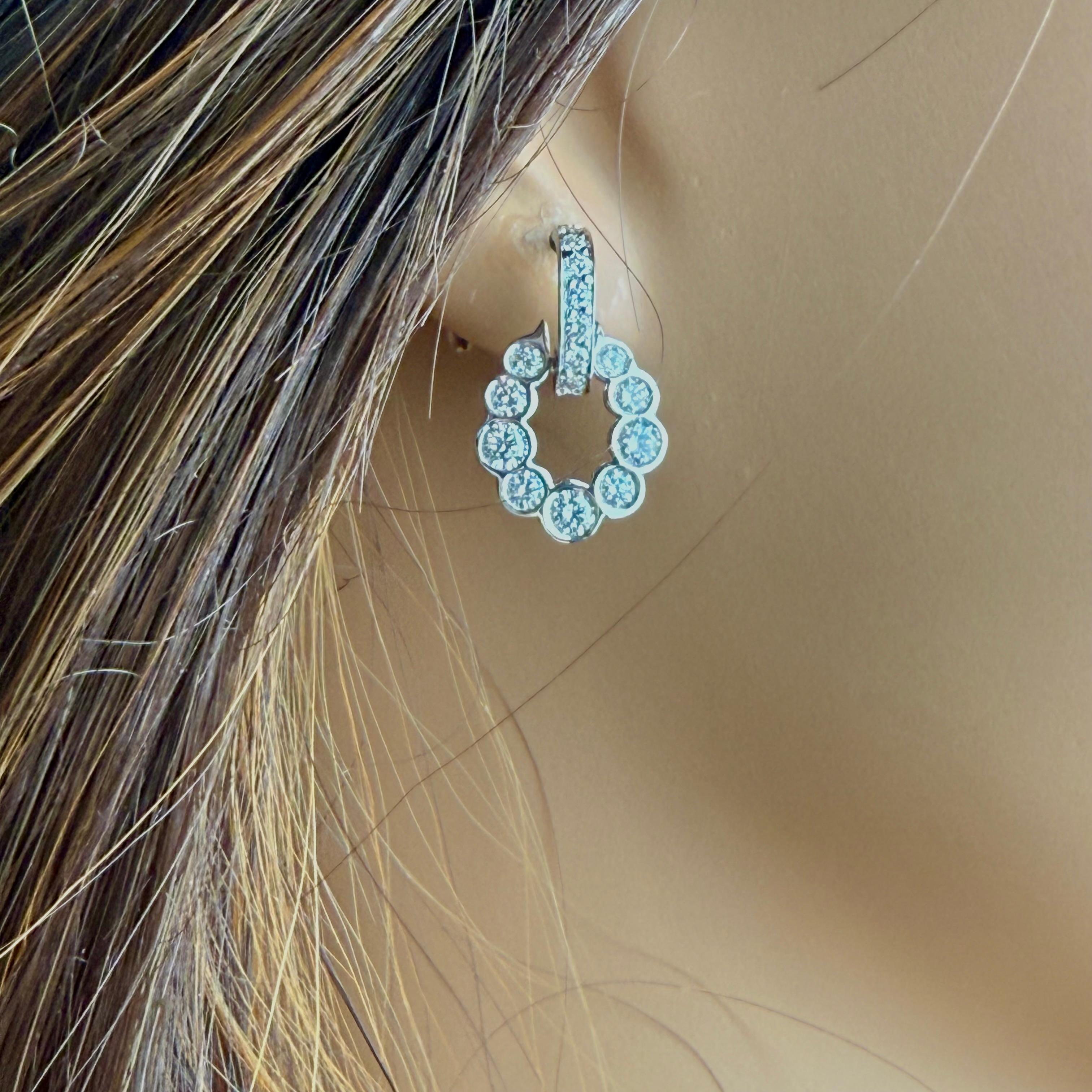 Donna Orecchini a goccia con diamante fine da 1,60 carati in oro bianco 14K Door Knocker in vendita