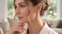 Pendientes de oro amarillo de 14 quilates con esmeraldas y diamantes en forma de pera y cierre de palanca