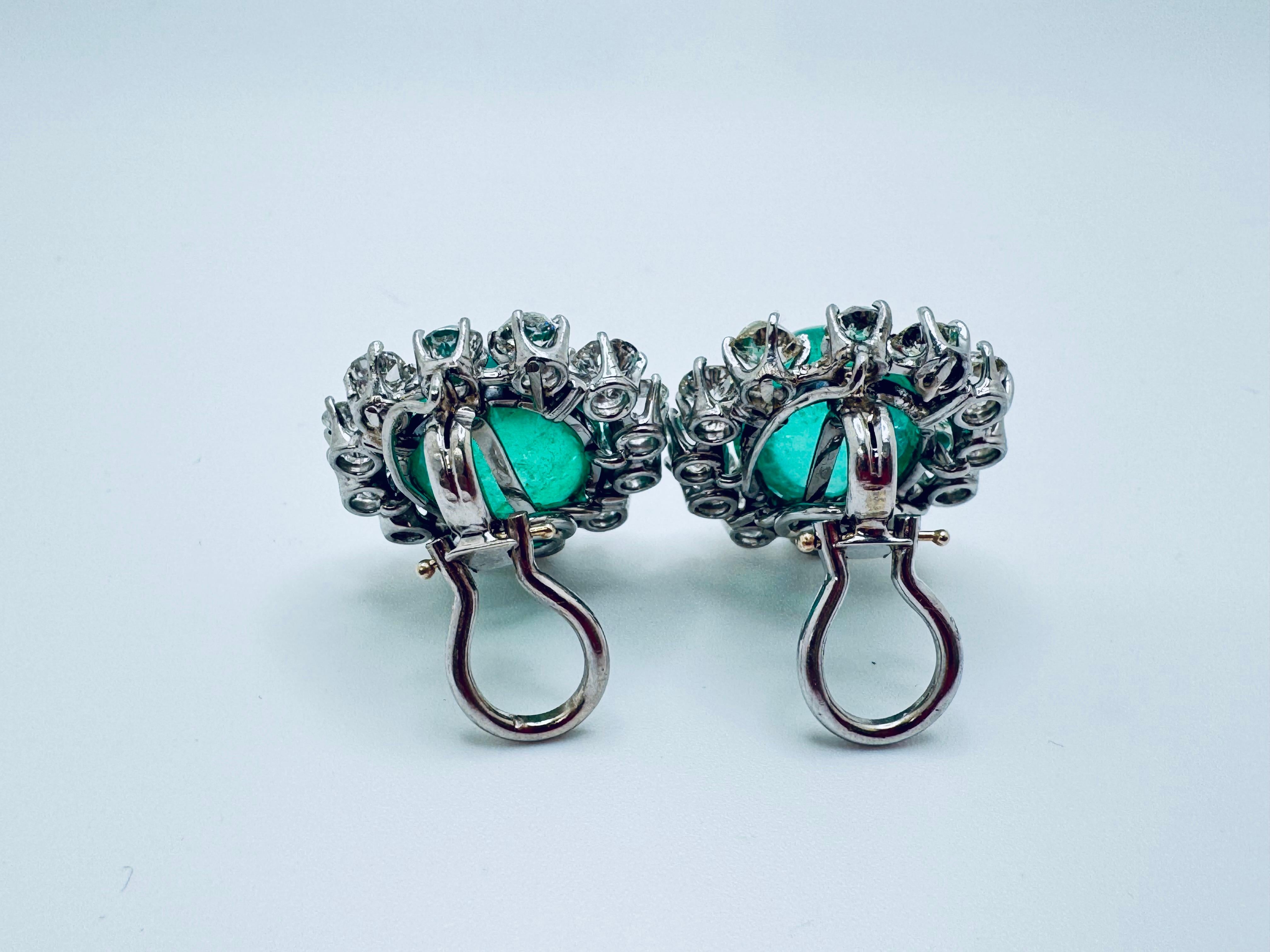 Orecchini a clip in stile Art Déco edoardiano con smeraldo cabochon e diamanti in vendita 4