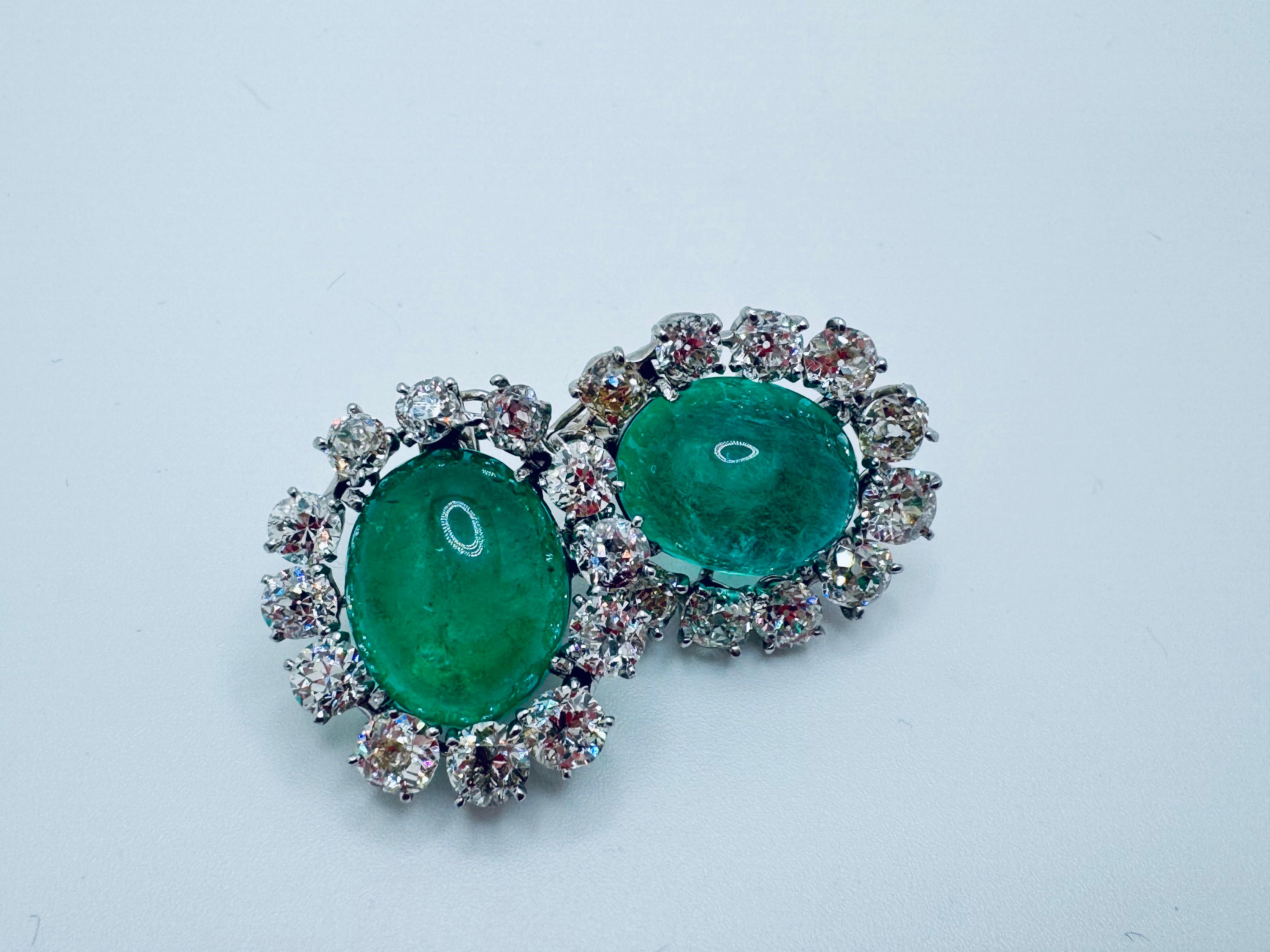 Orecchini a clip in stile Art Déco edoardiano con smeraldo cabochon e diamanti in vendita 5
