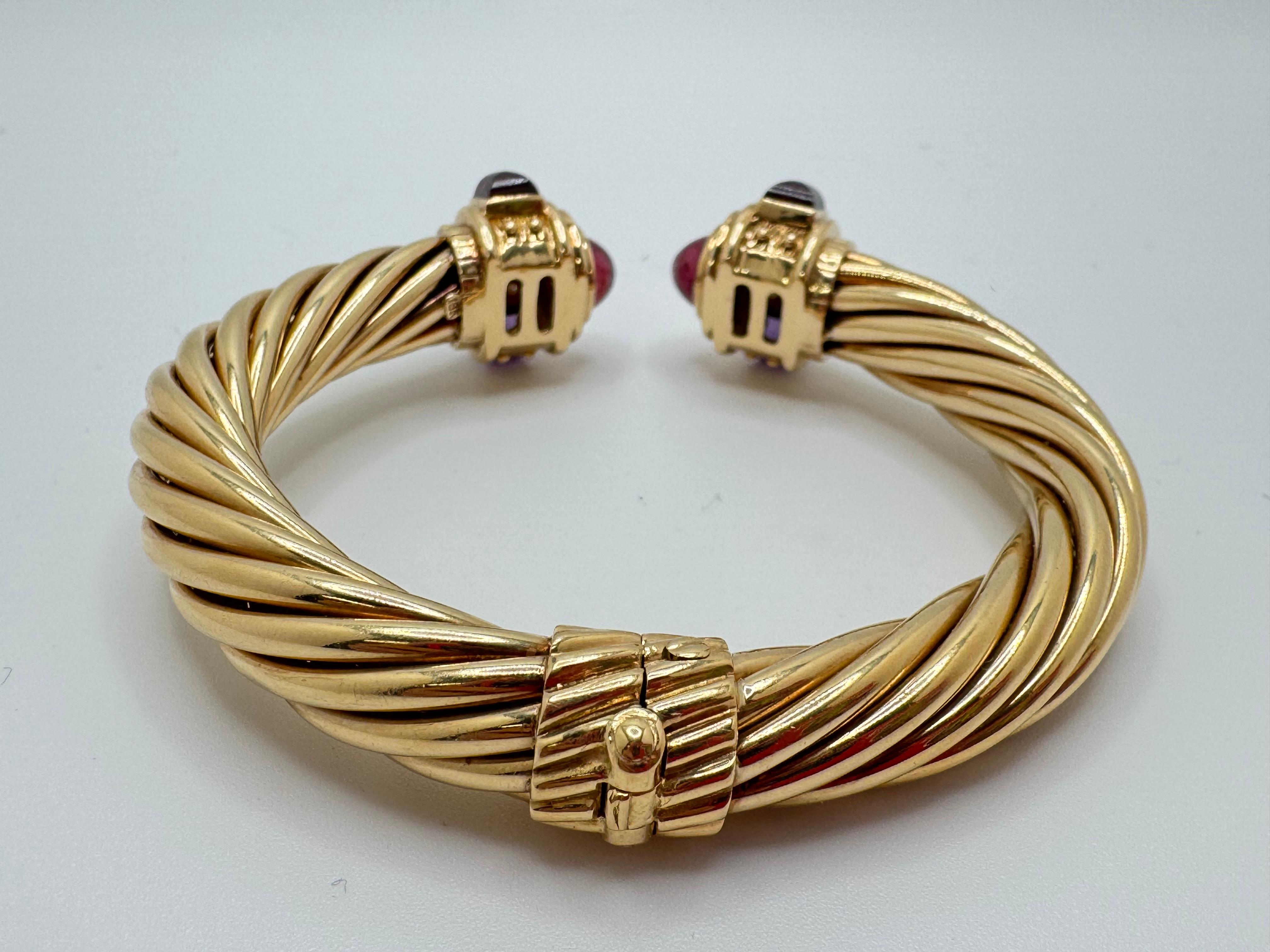 Brazalete de oro amarillo con varias piedras preciosas en venta 4