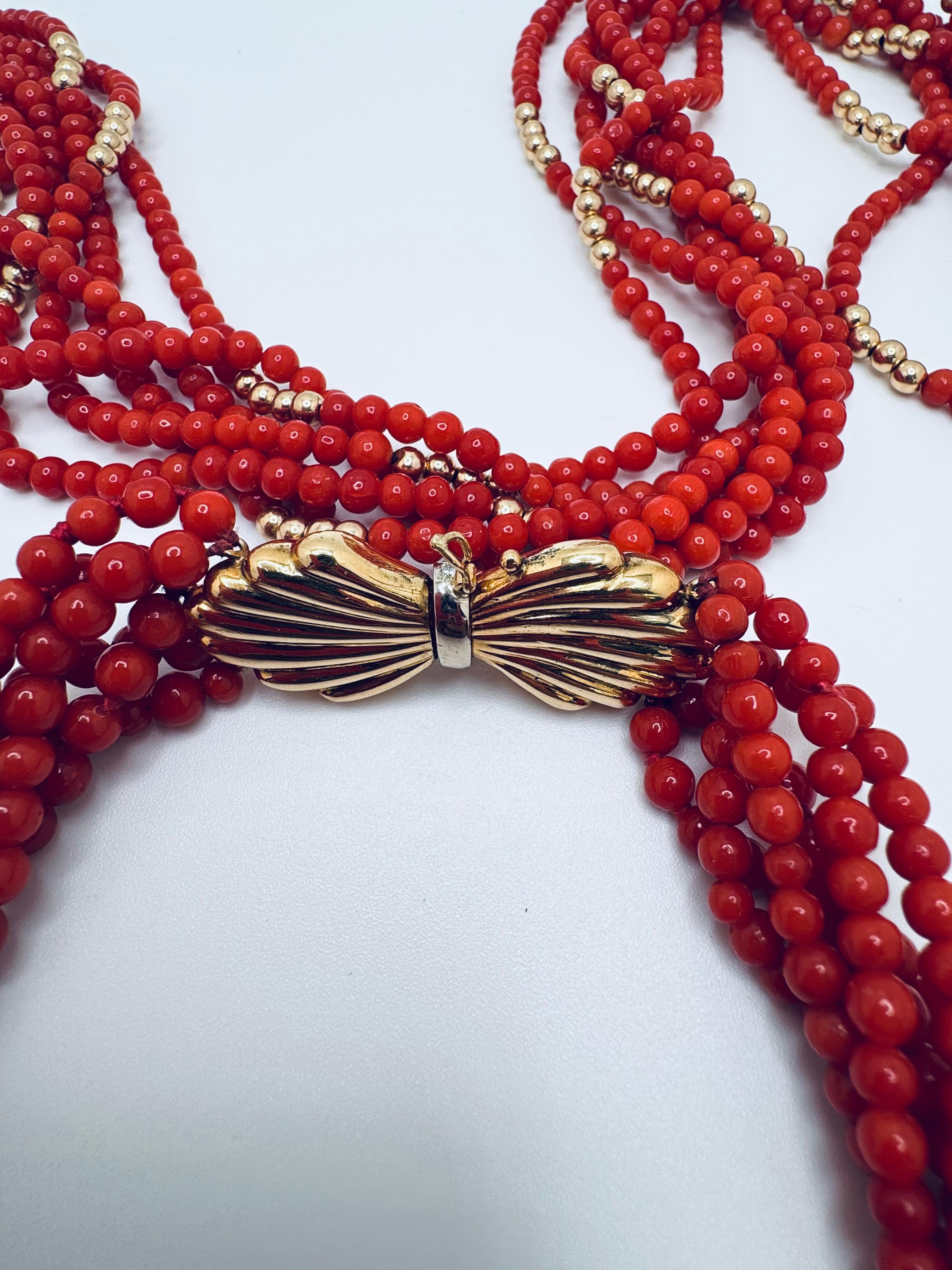 Collana di corallo con perline intrecciate In condizioni buone in vendita a Palm Desert, CA