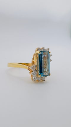 Light Blue Topaz and Diamond Ring, 14 Karat Yellow Gold Fashion Cocktail Ring