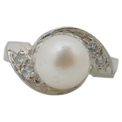 18 Karat White Gold, Tahitian White Pearl with 0.10ct Diamonds, Size 5