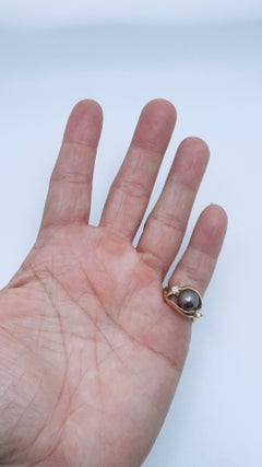 Anello da donna in oro giallo 14 carati con design a bypass, perla tahitiana nera e diamanti