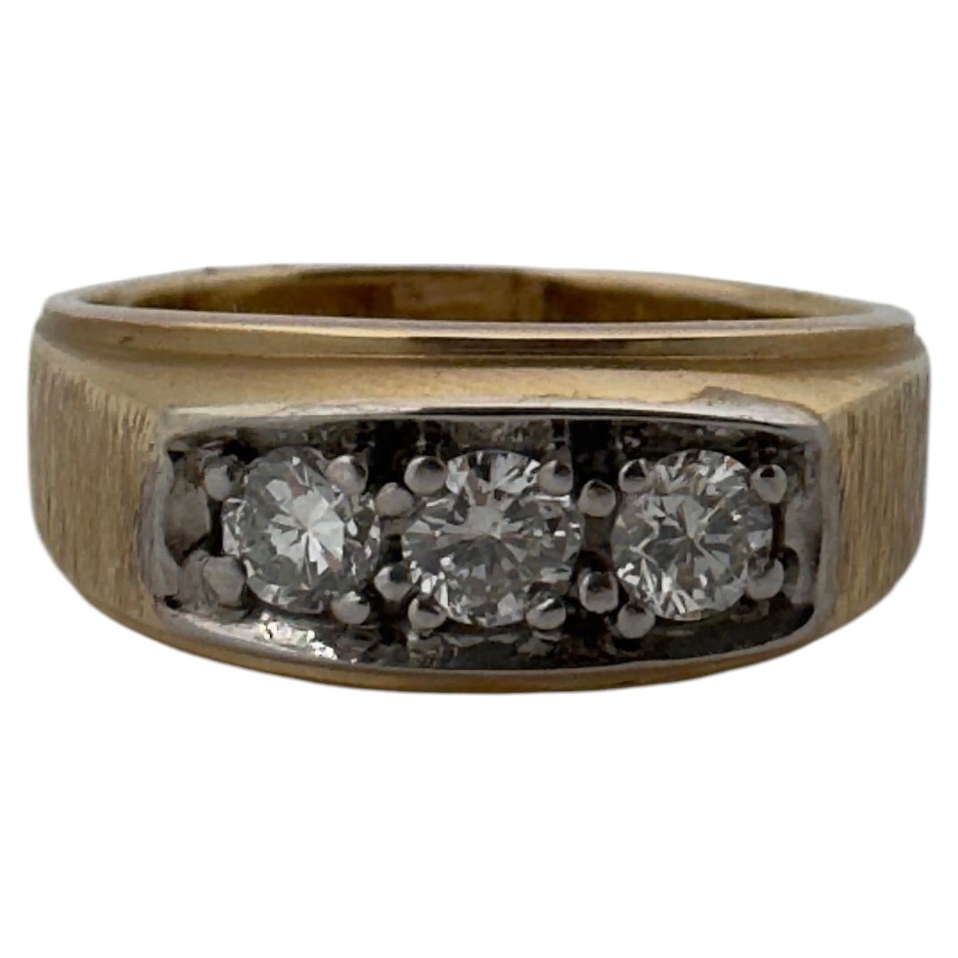 14 Karat Two Tone Men's Band, 0.25ctw, Size 8.5 For Sale