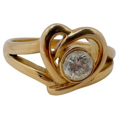 Fede in oro giallo 14 carati, con motivo a cuore aperto e diamante incastonato al centro, 0,45 ct
