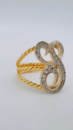 Anello con lettera "S" in corsivo, in oro bicolore 14 carati con pavé di diamanti, 0,12 ct in totale, misura 6