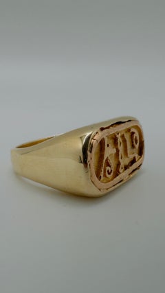 Bague chevalière en or jaune 14 carats avec inscription égyptienne en relief, taille 9,75.