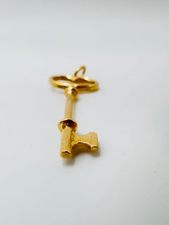 14 Karat Yellow Gold Vintage Key Design Pendant, 3.2 Grams