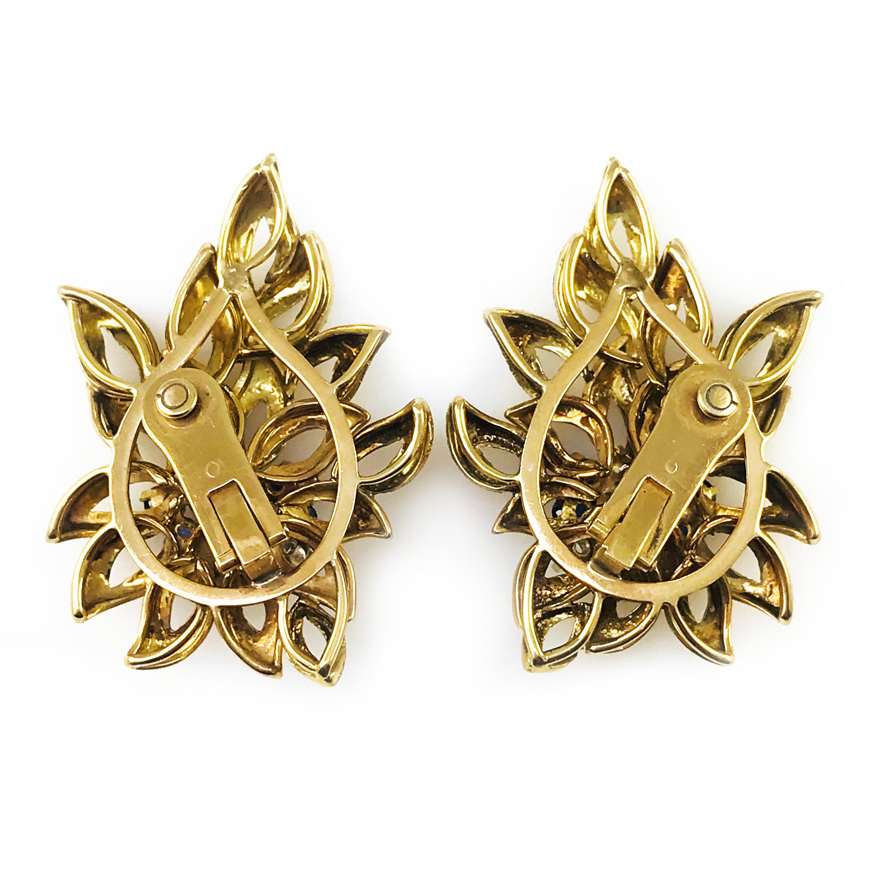 Clips d'oreilles en or bicolore, saphir et diamant Bon état - En vente à Palm Desert, CA