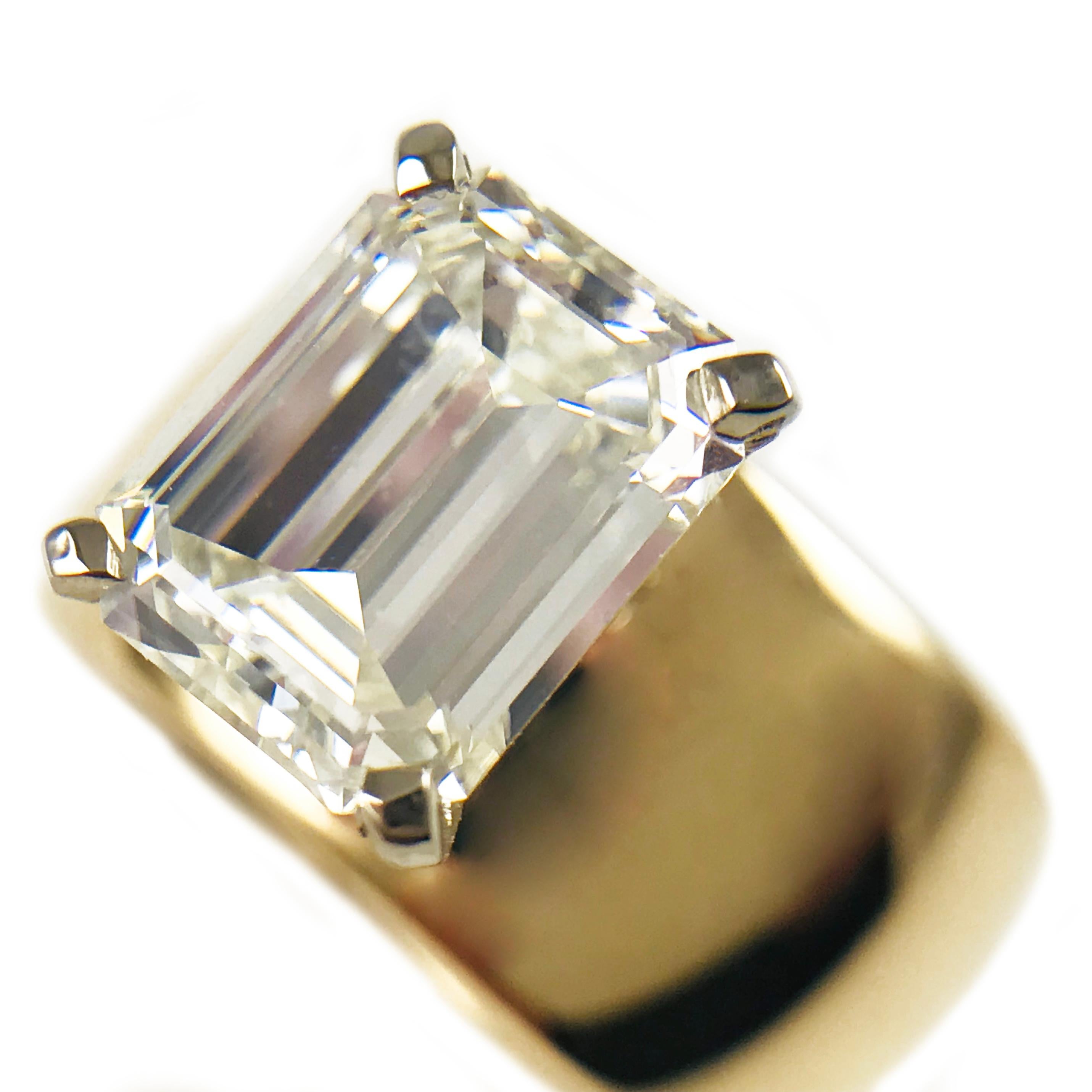 Women's or Men's 2.32 Carat, 14 Karat Gold Emerald Cut Diamond Ring