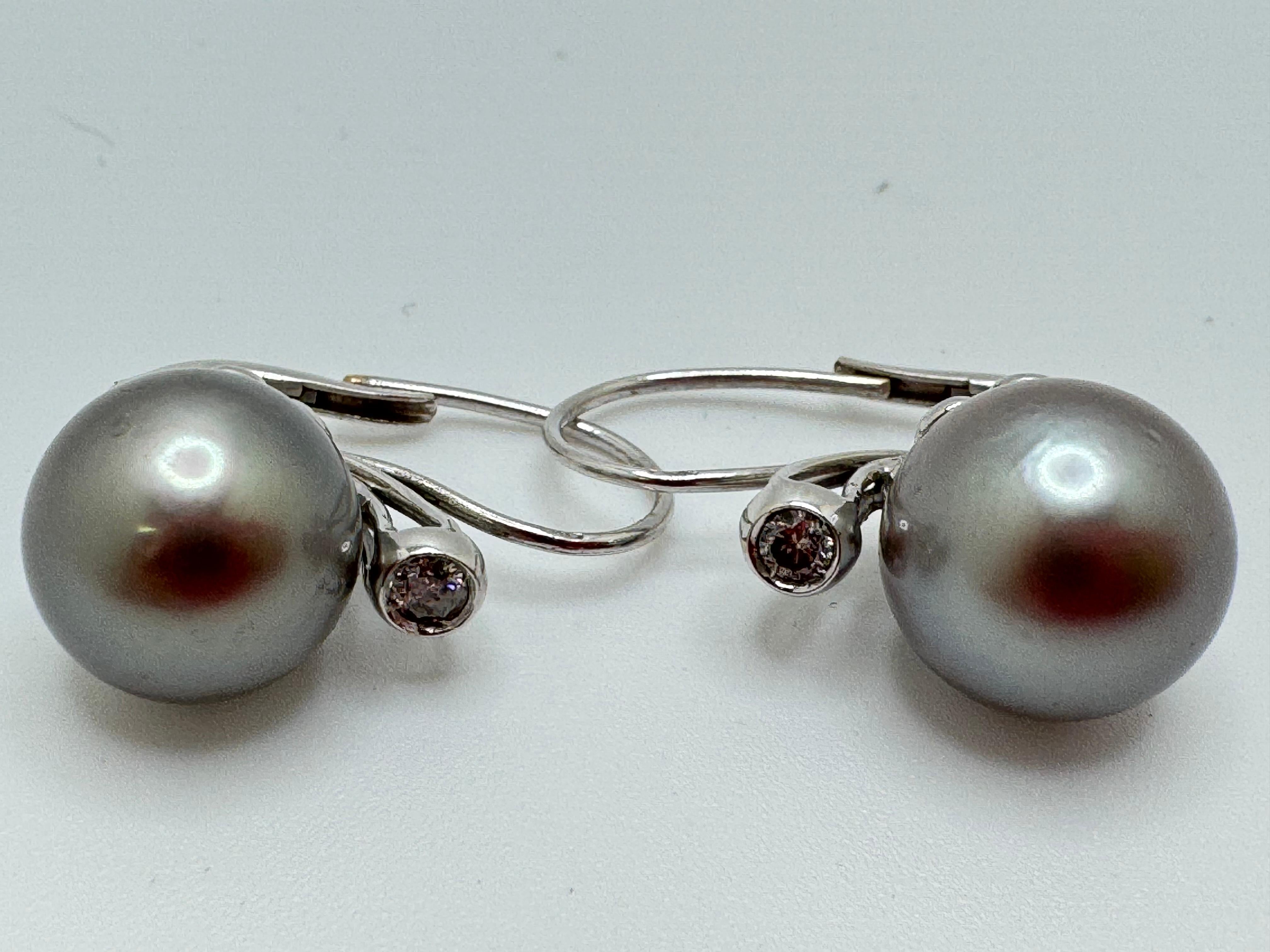 Boucles d'oreilles en argent de Tahiti avec diamants 18 carats et perles d'argent en vente 4