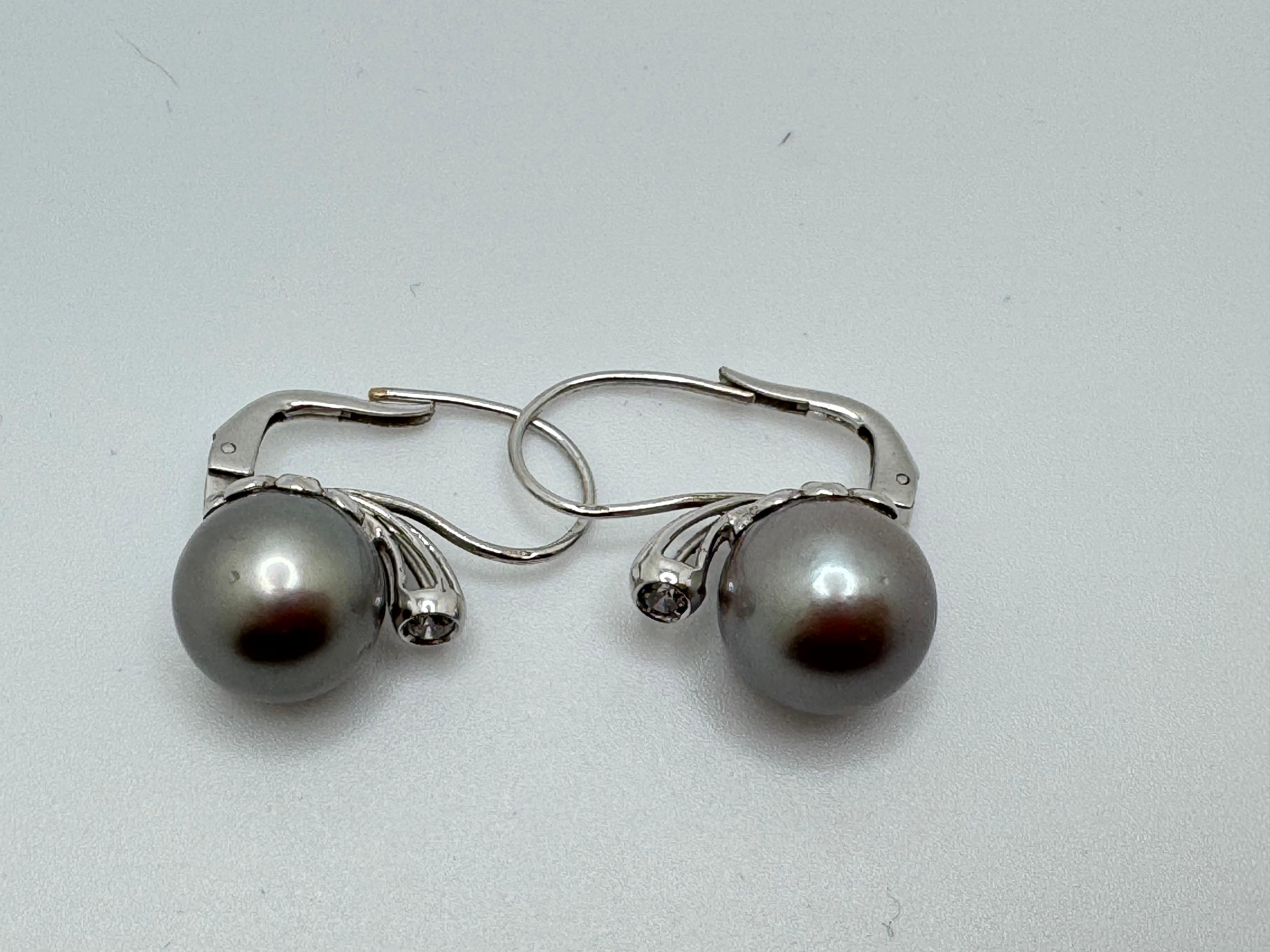 Boucles d'oreilles en argent de Tahiti avec diamants 18 carats et perles d'argent en vente 3