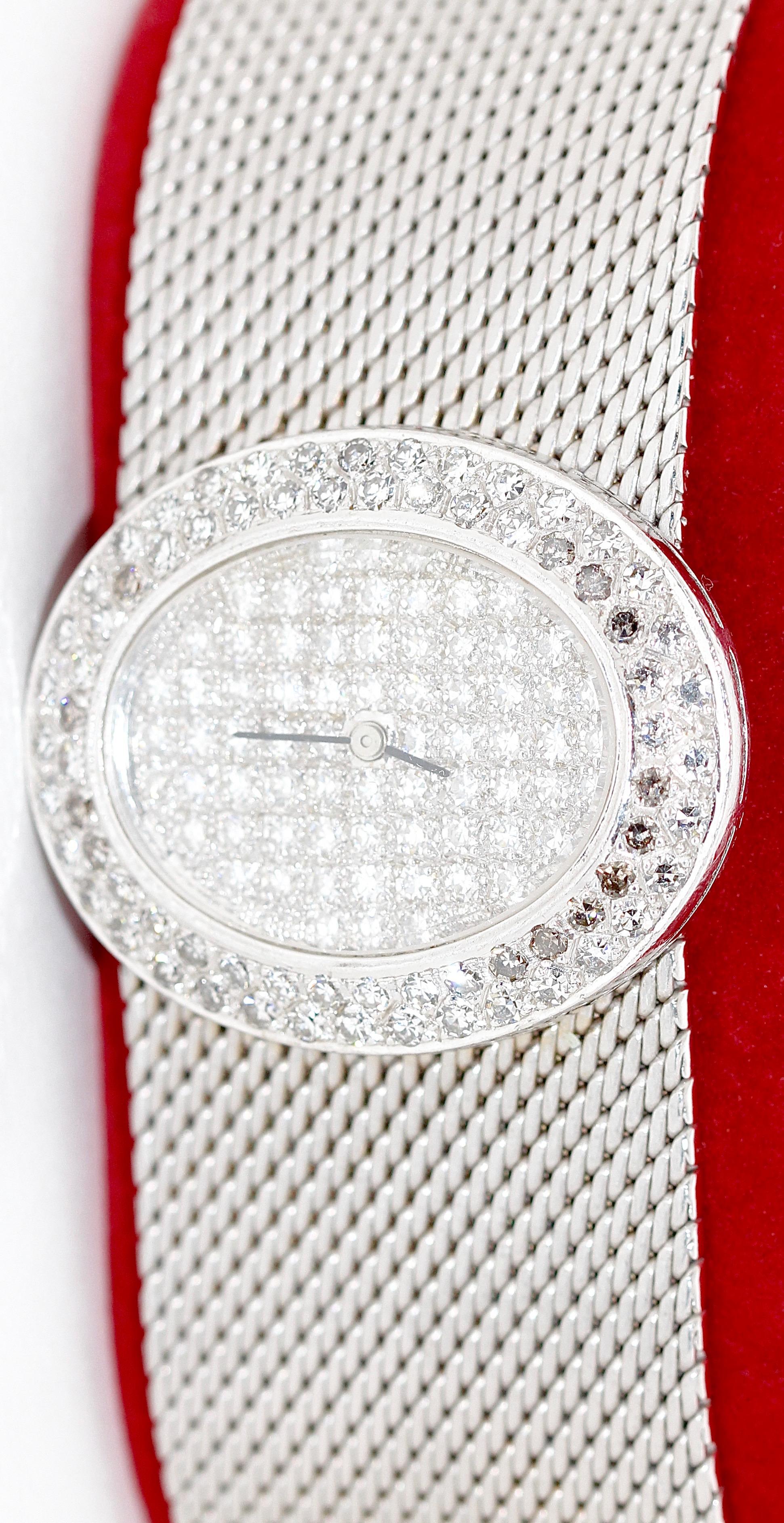 Montre-bracelet large et lourde en or blanc 14 carats avec diamants pour femmes Pour femmes en vente