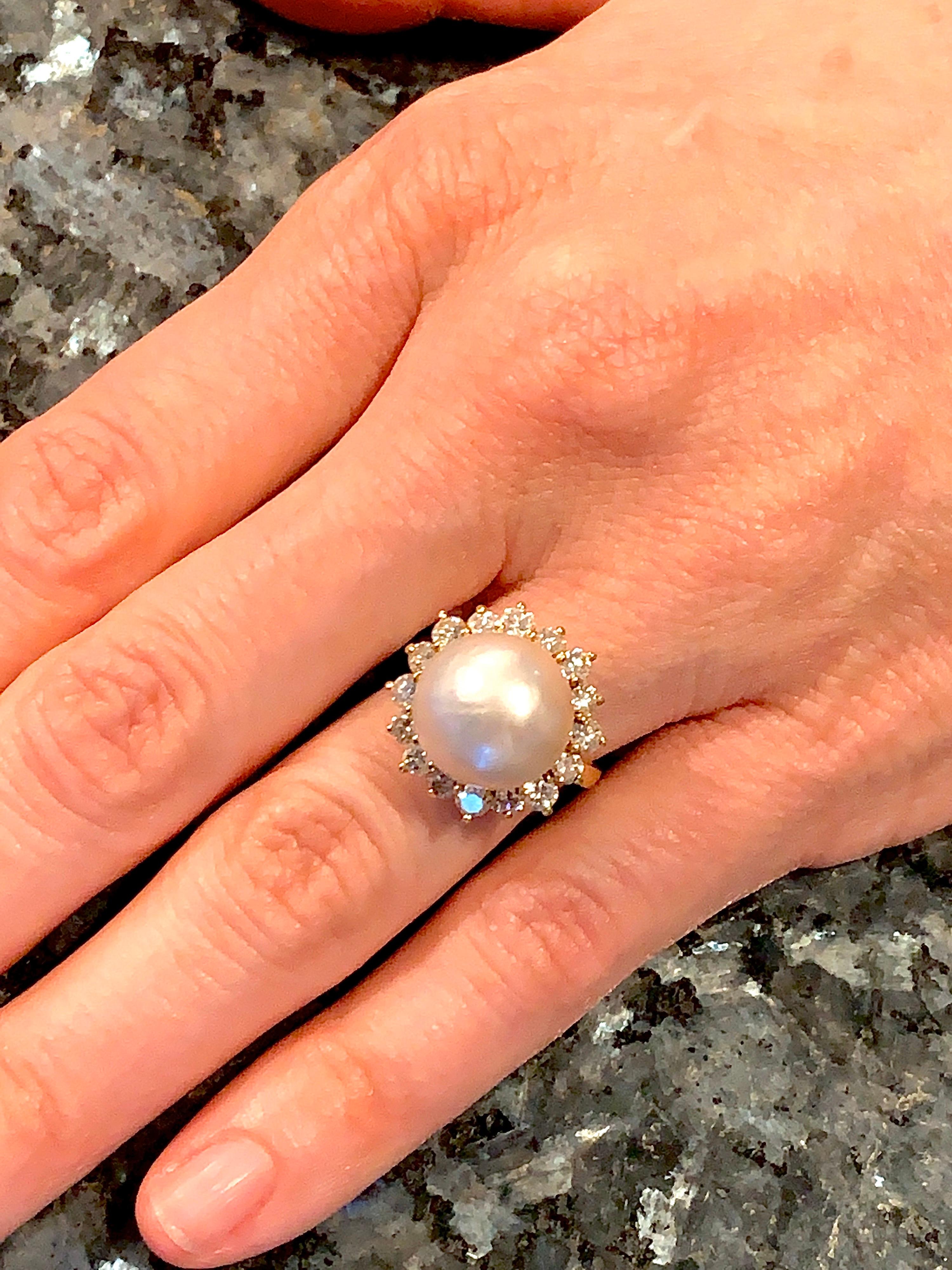 GEMOLITHOS, Cultured South Seas Pearl and Diamond Ring, 1980s In Good Condition For Sale In Munich, DE