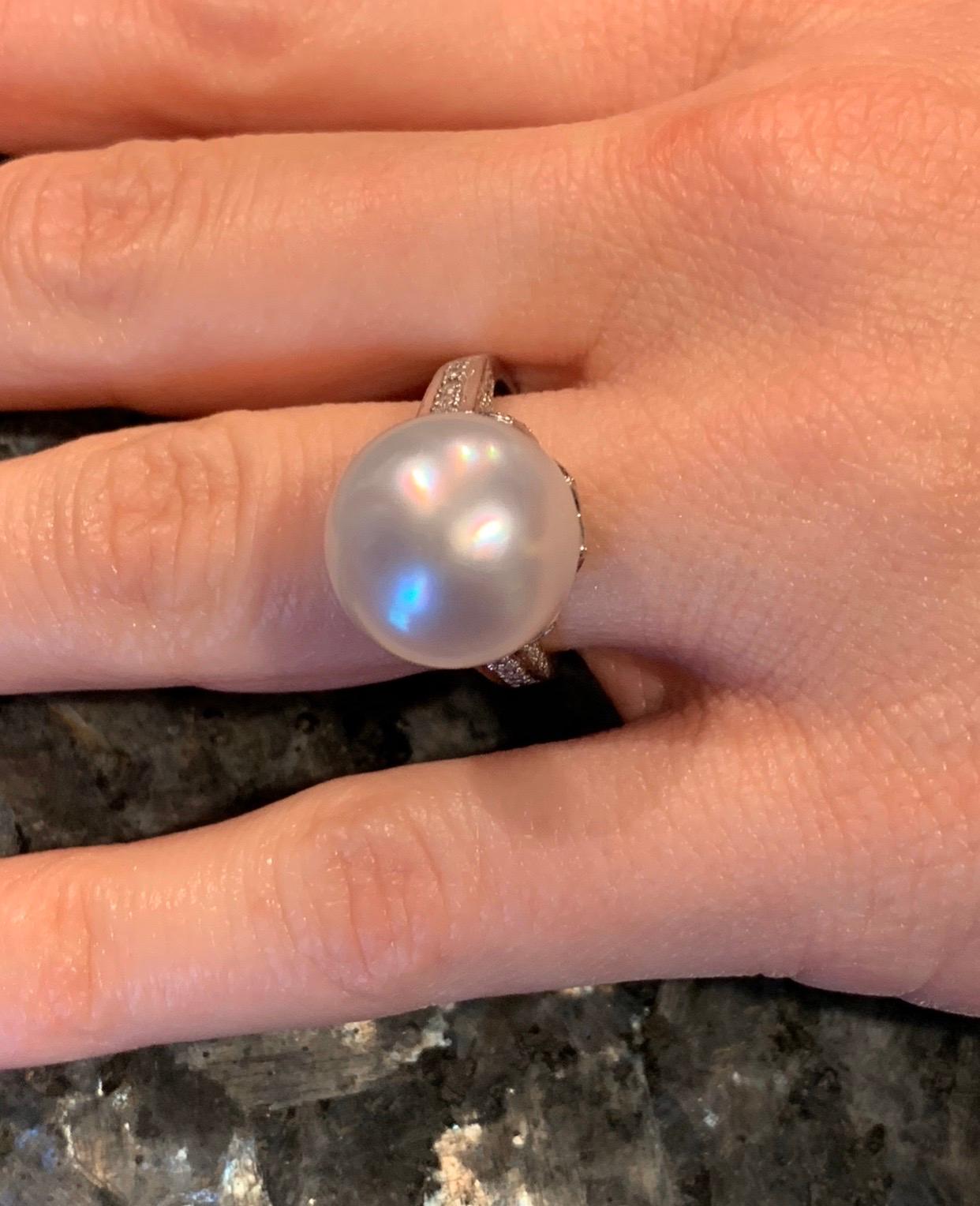 GEMOLITHOS Button Australian Cultured Pearl and Diamond Ring In Good Condition For Sale In Munich, DE