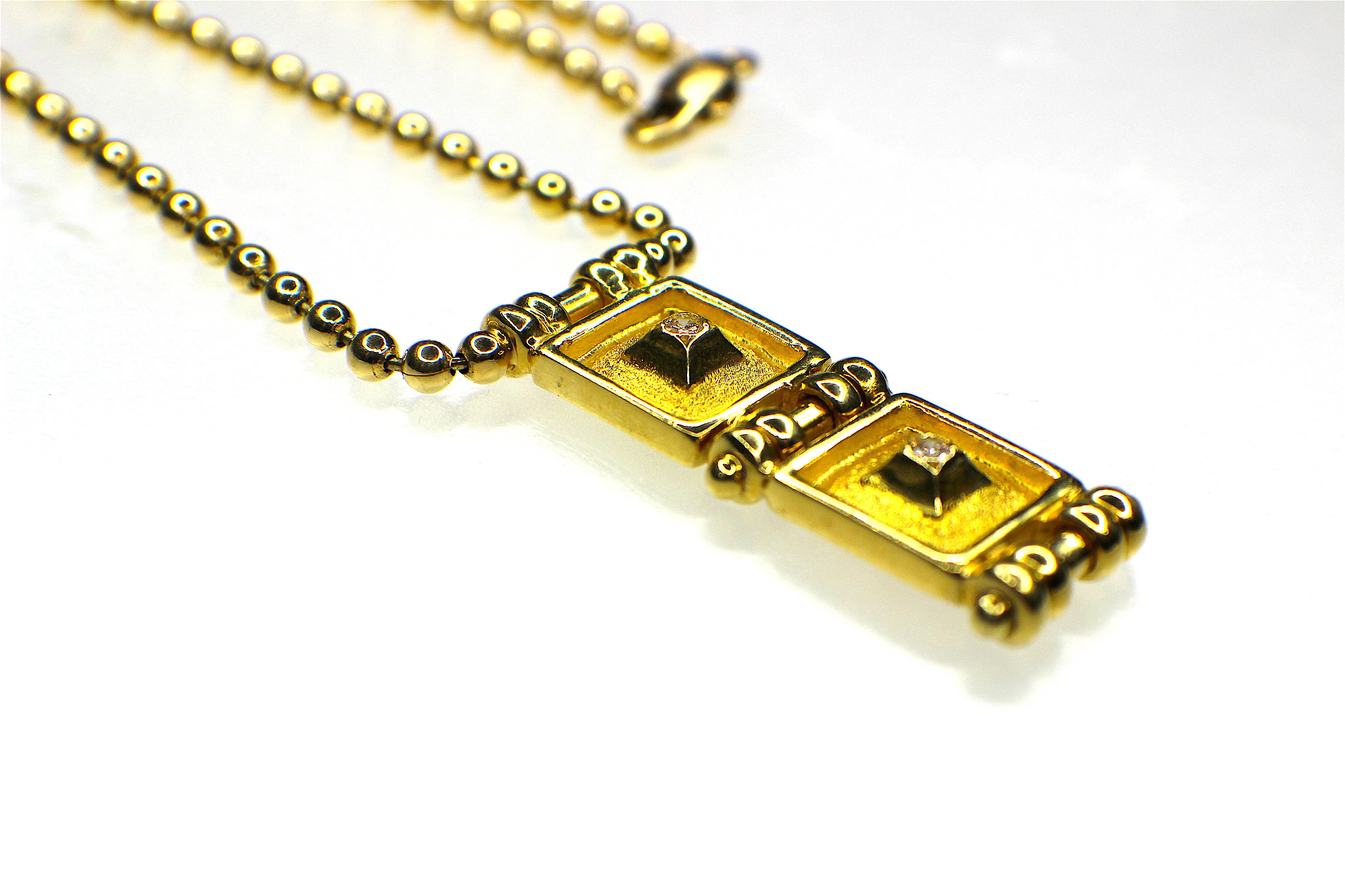 GEMOLITHOS Maramenos & Pateras Diamant-Anhänger aus 18 Karat Gold (Moderne) im Angebot
