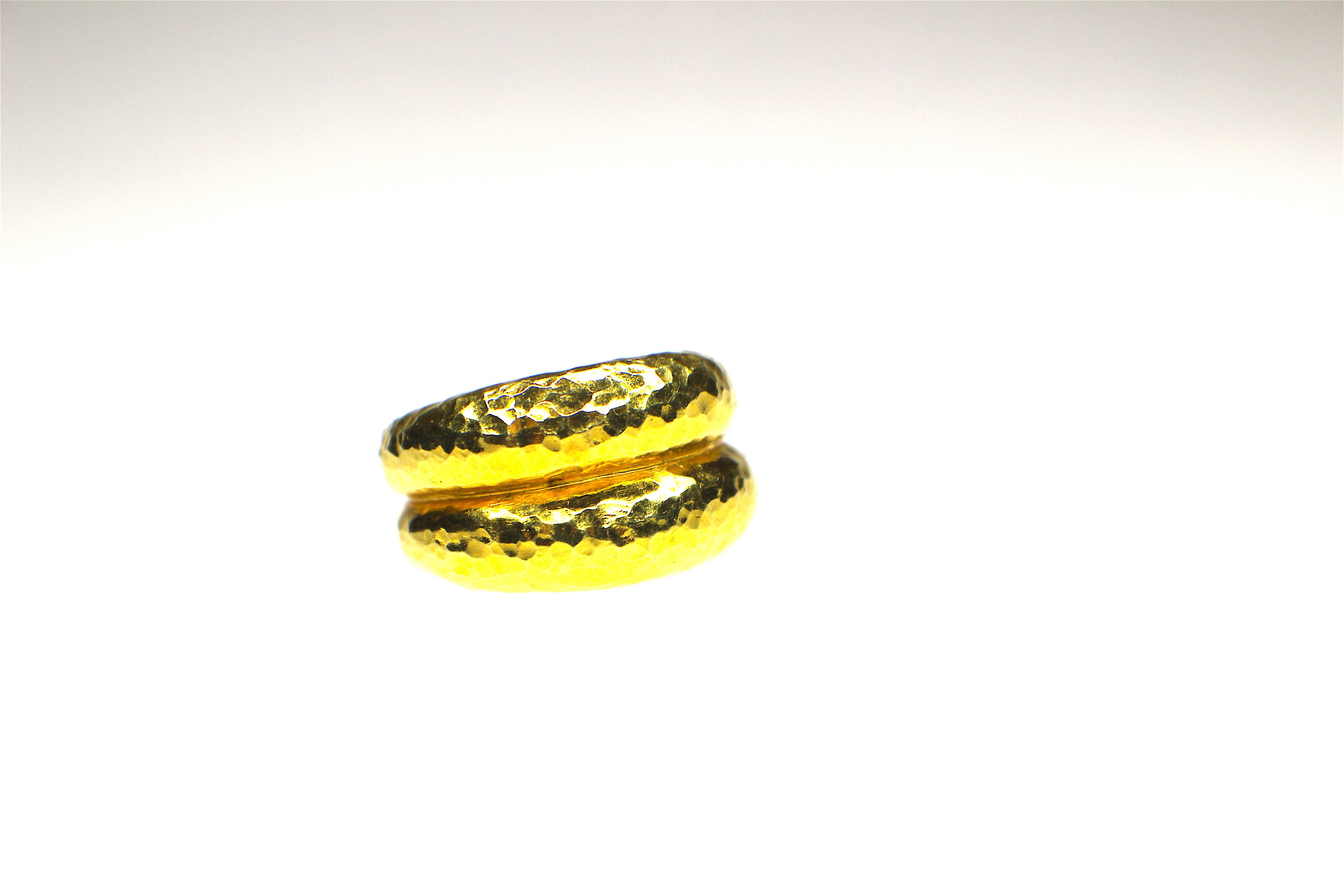 GEMOLITHOS Hammered Gold Ring 18 Karat Handcrafted, 1970s In Good Condition For Sale In Munich, DE