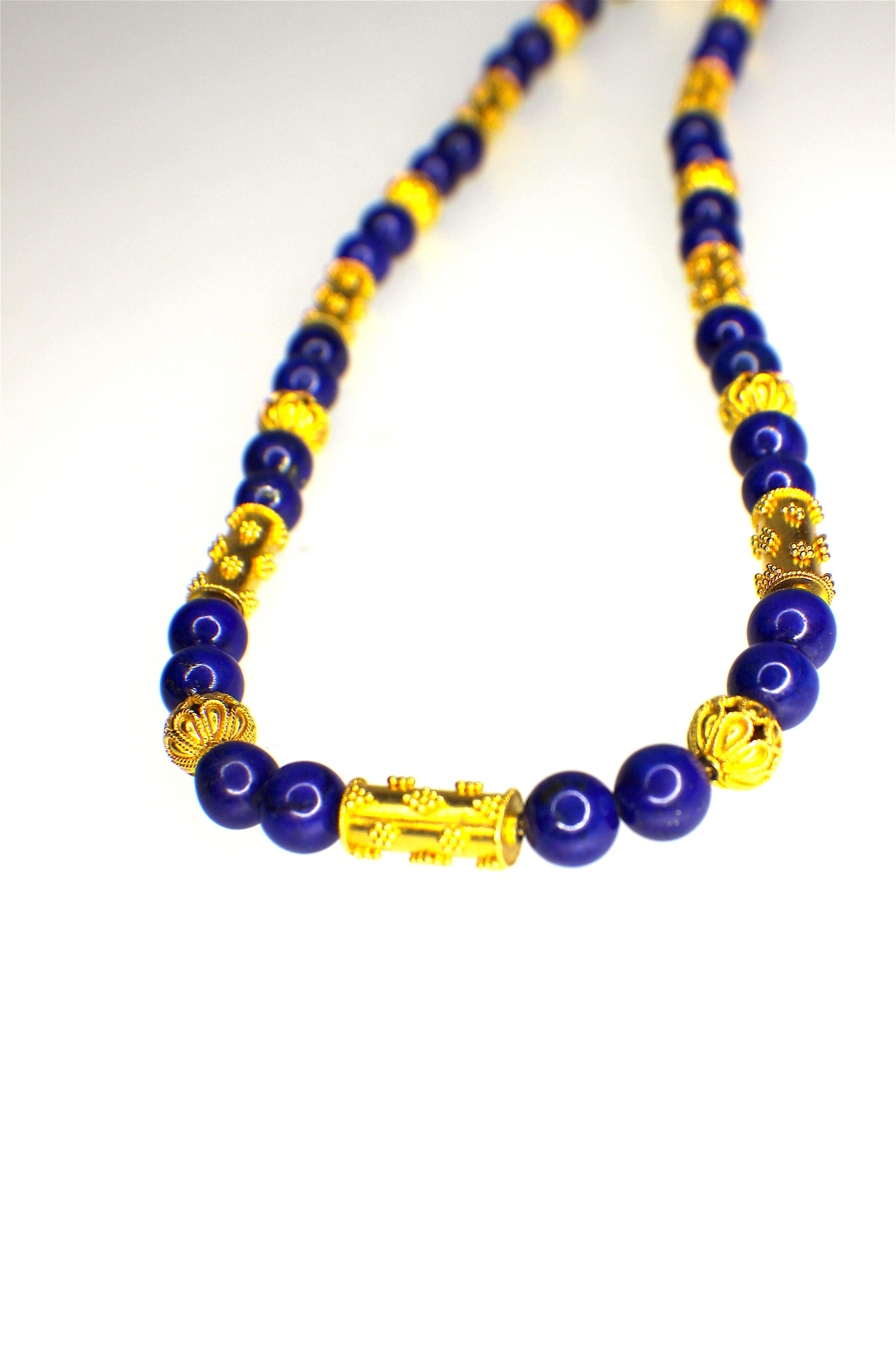 Granulation Technique 22K Gold and Lapis lazuli natural color, necklace. 1970´s completely Handcrafted. 