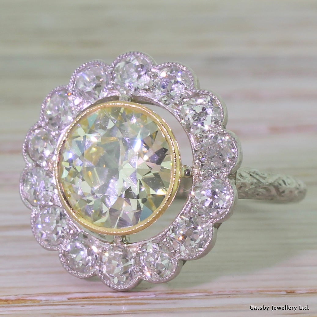 Stunning 4.50 Carats Fancy Old Cut Diamonds Gold Cluster Ring 1