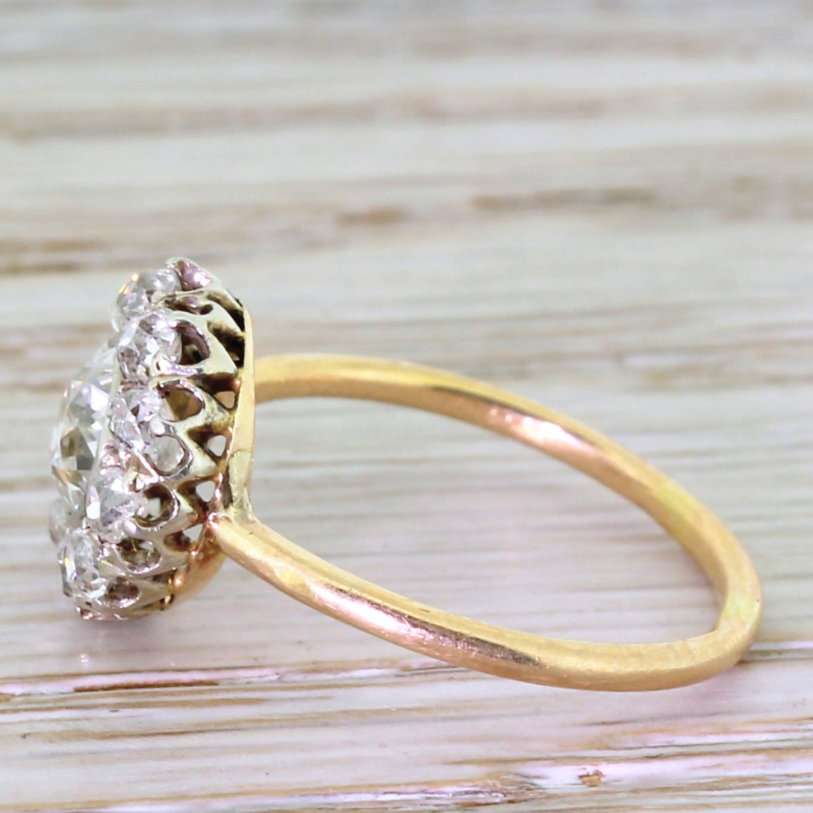 Early 20th Century 1.95 Carat Old Cut Diamond Gold Target Cluster Ring In Excellent Condition In Theydon Bois, Essex