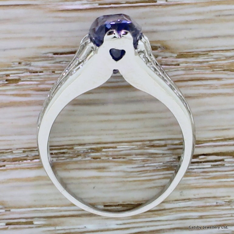 Women's Mid Century 5.70 Carat Natural Sapphire Diamond Gold Ring For Sale