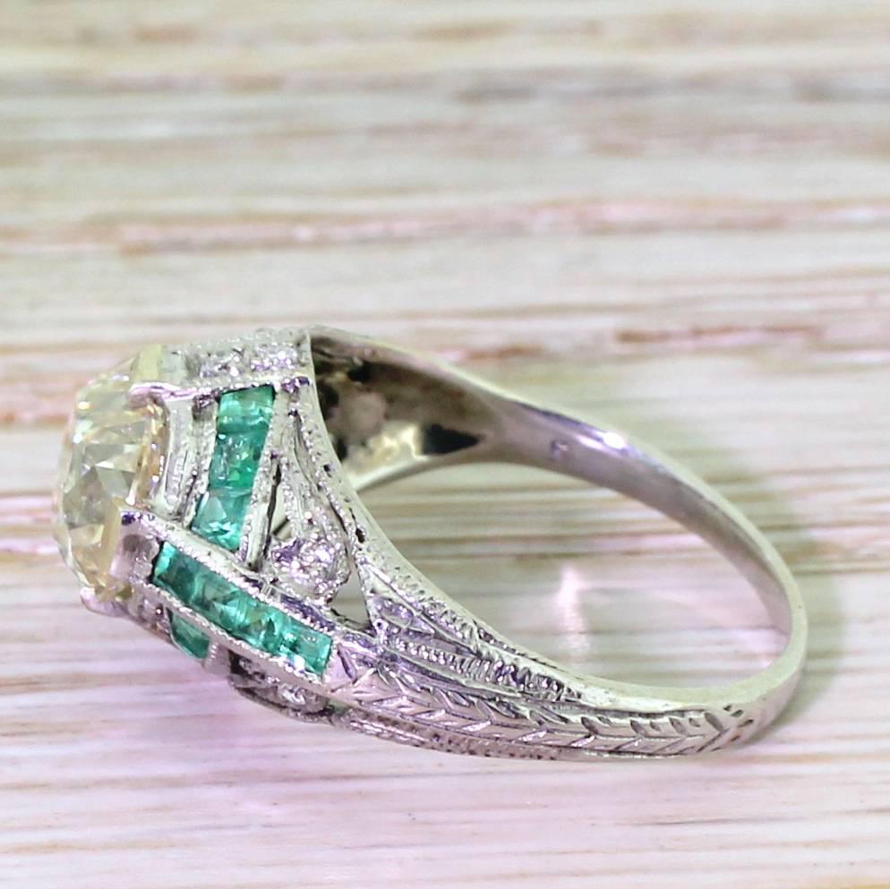 Edwardian Art Deco 2.01 Carat Old Cut Diamond Emerald gold Engagement Ring For Sale