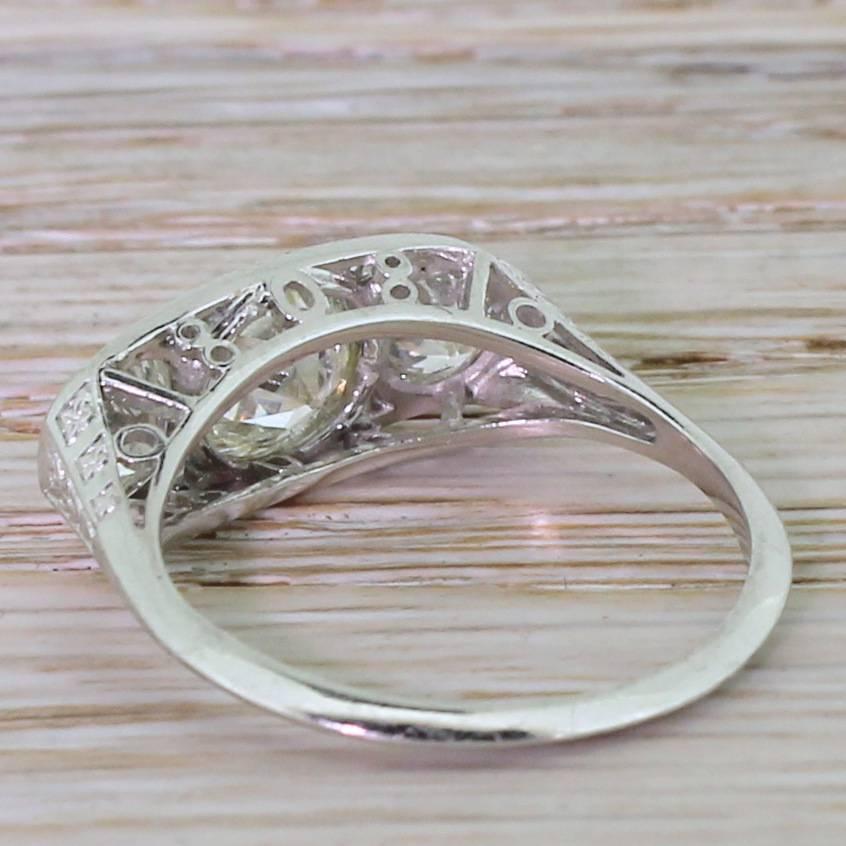 Women's Art Deco 1.90 Carat Old Cut Diamond Gold Trilogy Ring