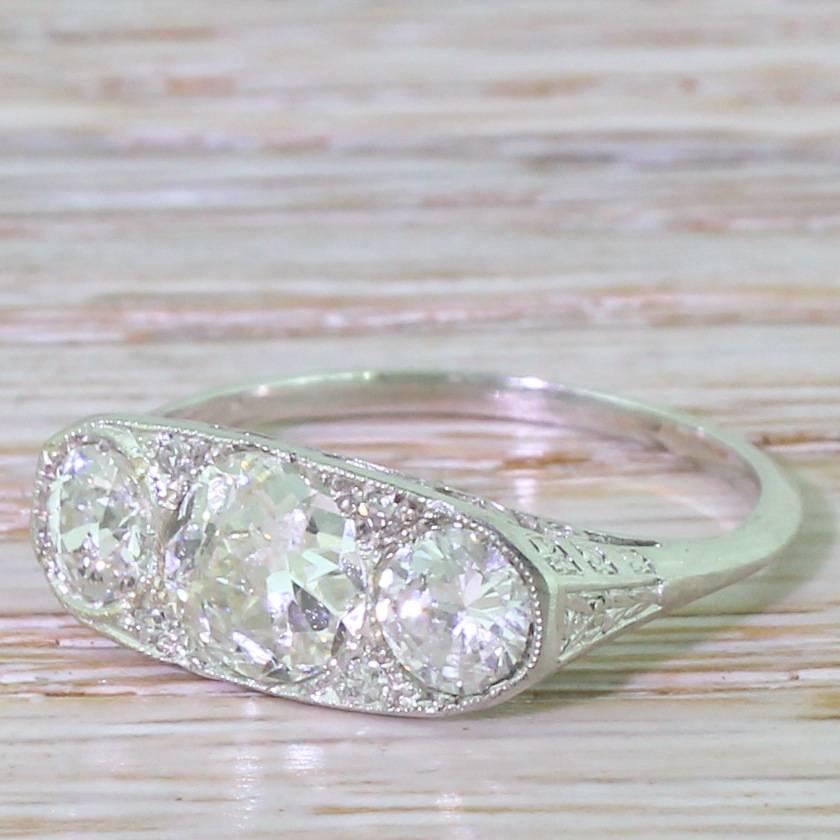 Art Deco 1.90 Carat Old Cut Diamond Gold Trilogy Ring 2