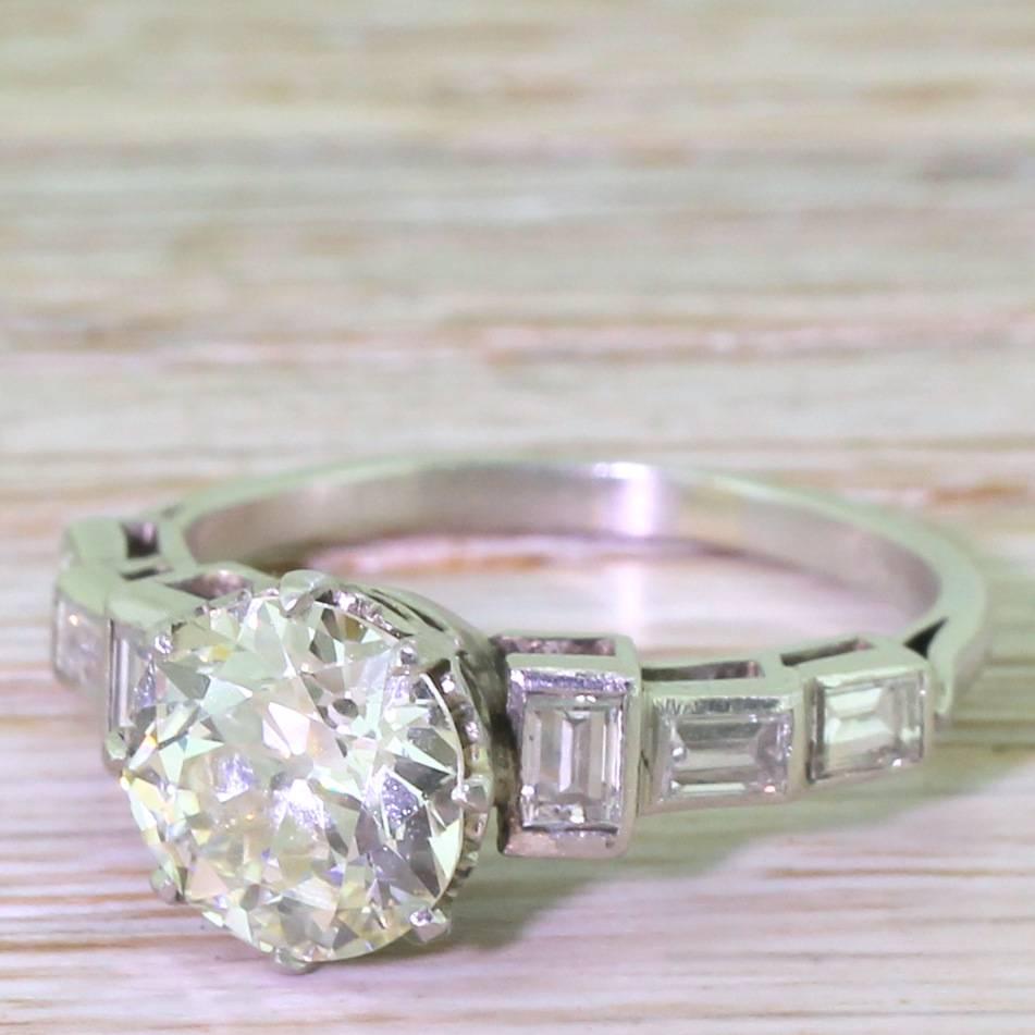 Art Deco 2.49 Carat Old Cut and Baguette Cut Diamond Platinum Engagement Ring For Sale 2