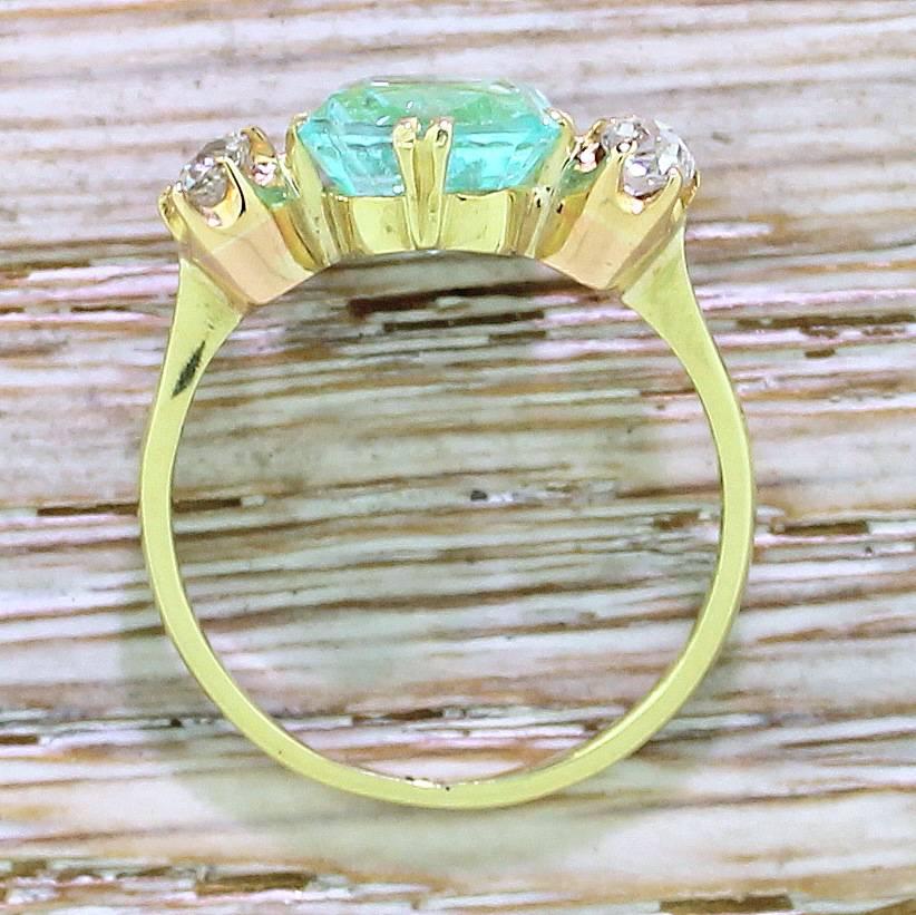 2.90 Carat Paraiba Tourmaline Old Cut Diamond Gold Trilogy Ring In Good Condition For Sale In Theydon Bois, Essex