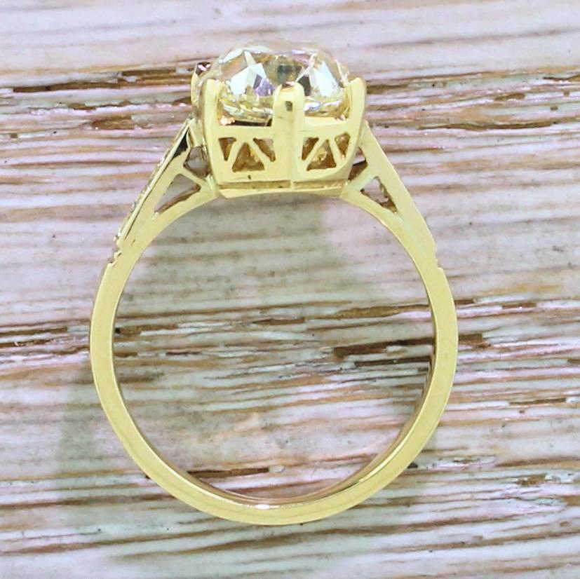 Art Deco 3.66 Carat Fancy Light Yellow Diamond Engagement Ring For Sale 1