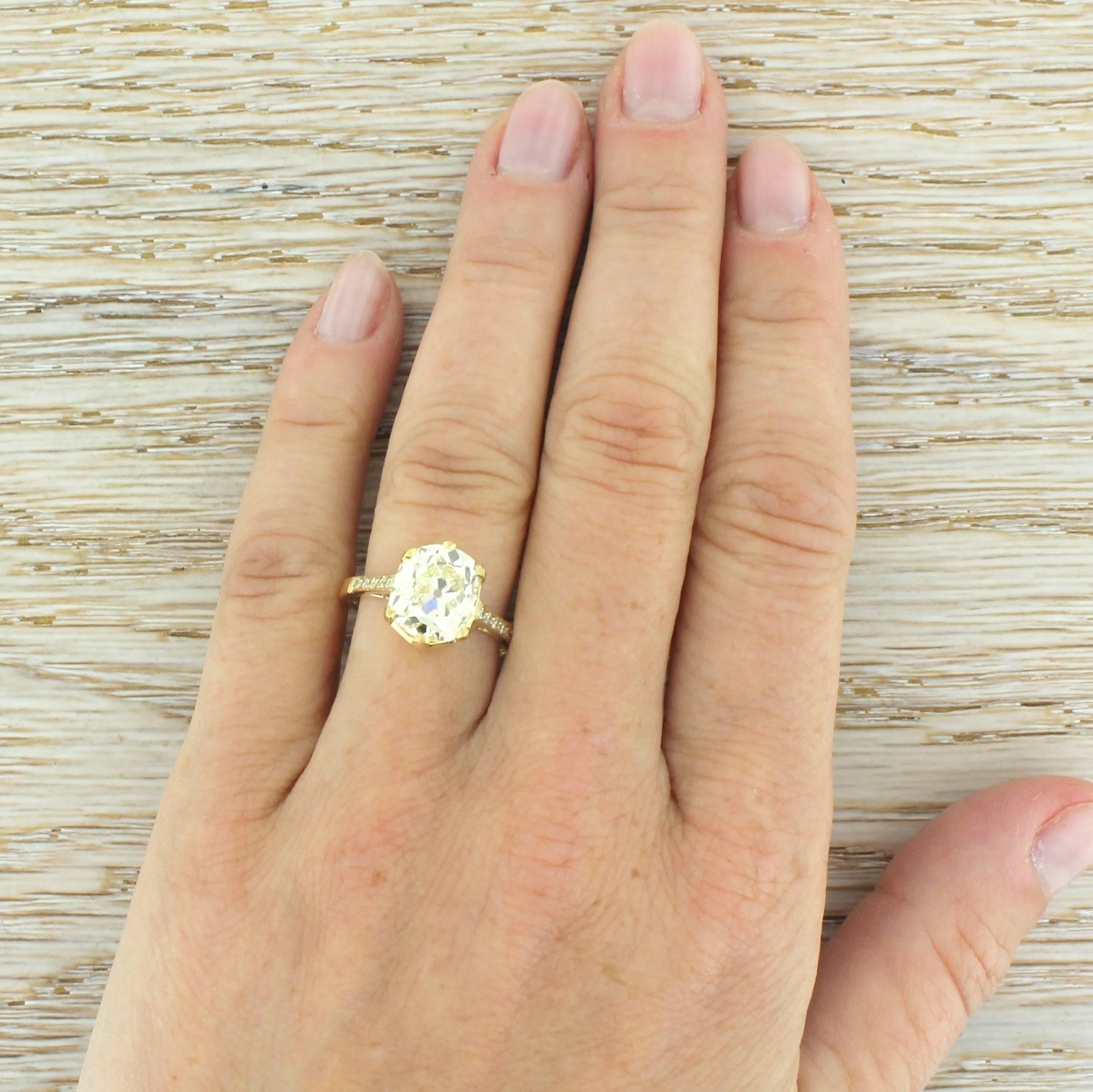 Art Deco 3.66 Carat Fancy Light Yellow Diamond Engagement Ring For Sale 2