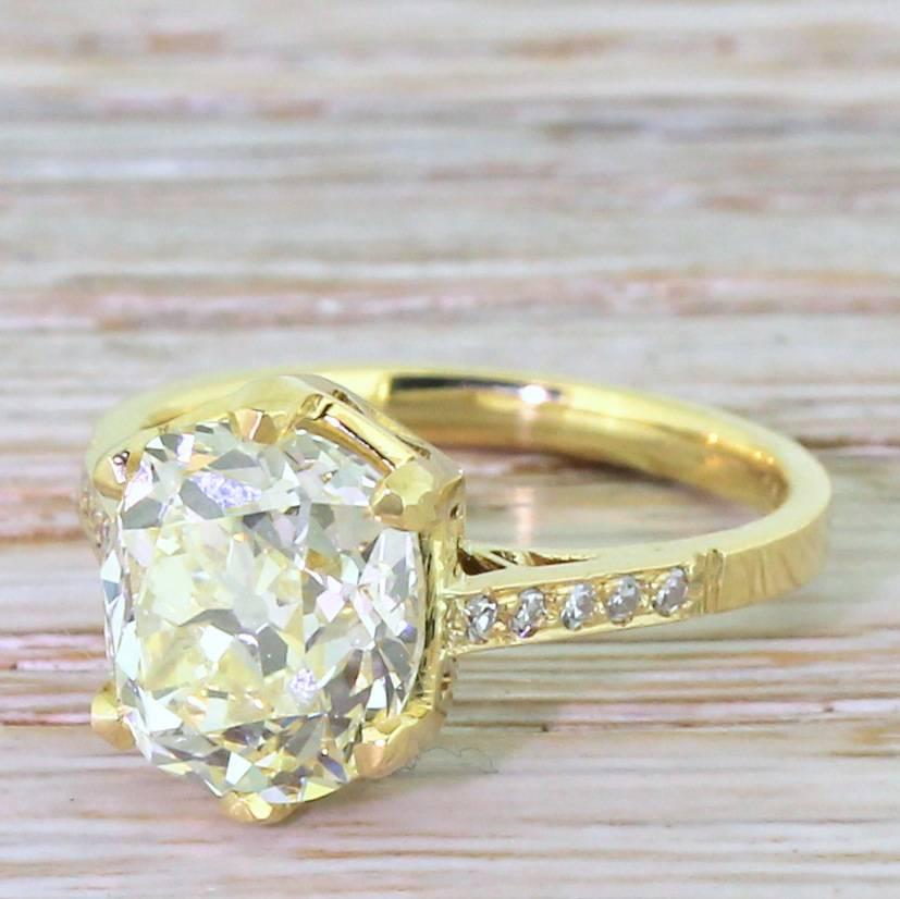 Art Deco 3.66 Carat Fancy Light Yellow Diamond Engagement Ring For Sale 3