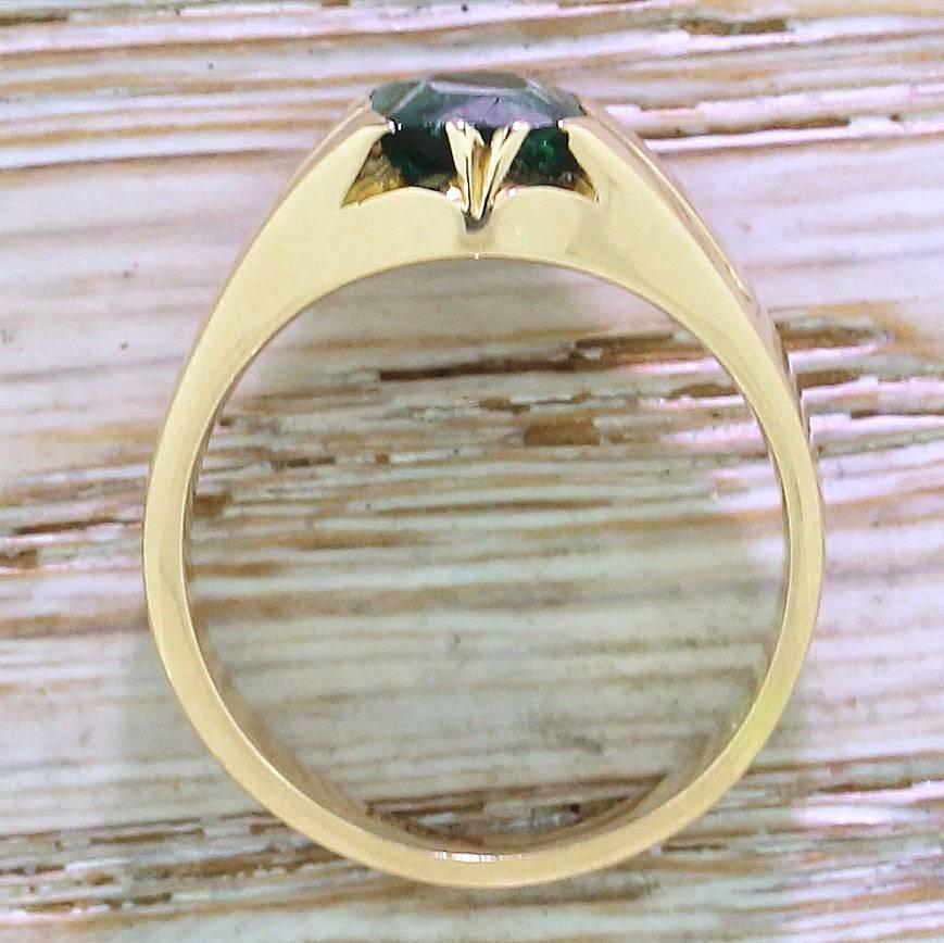 Women's or Men's Victorian 1.60 Carat Rectangular Cut Emerald Solitaire Ring For Sale