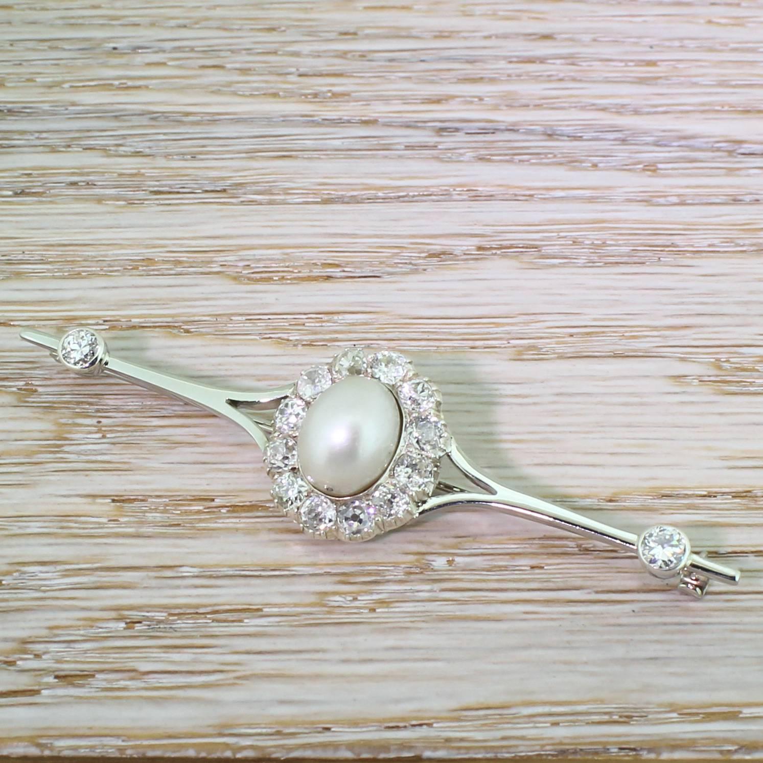 Art Deco Natural Pearl & 3.60 Carat Old Cut Diamond Pin Brooch For Sale 2
