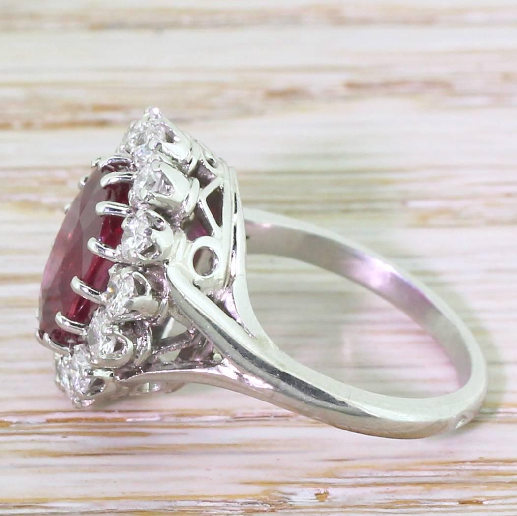 Late 20th Century 3.25 Carat Natural Thai Ruby and Diamond Platinum Ring In Excellent Condition For Sale In Theydon Bois, Essex