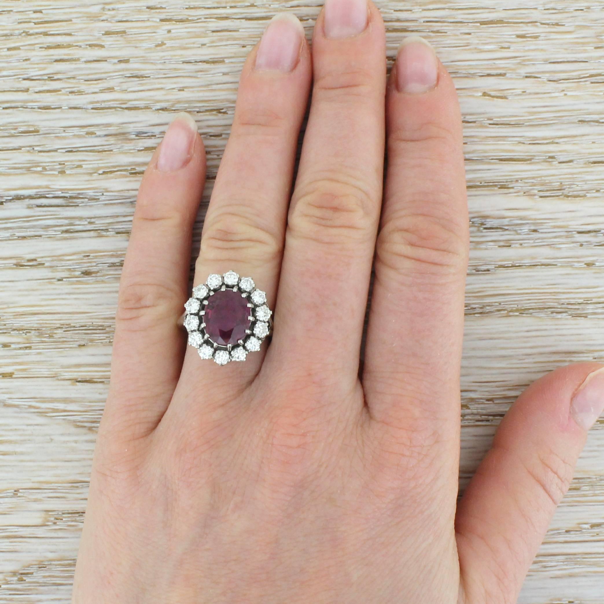 Late 20th Century 3.25 Carat Natural Thai Ruby and Diamond Platinum Ring For Sale 1