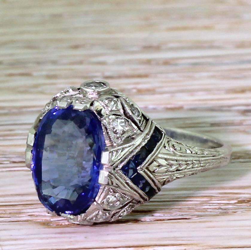 Art Deco 5.07 Carat Natural Ceylon Sapphire Platinum Solitaire Ring For Sale 2
