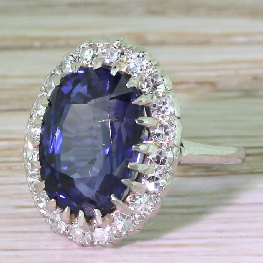 Art Deco 6.93 Carat Natural Ceylon Sapphire and Diamond Platinum Ring For Sale 1